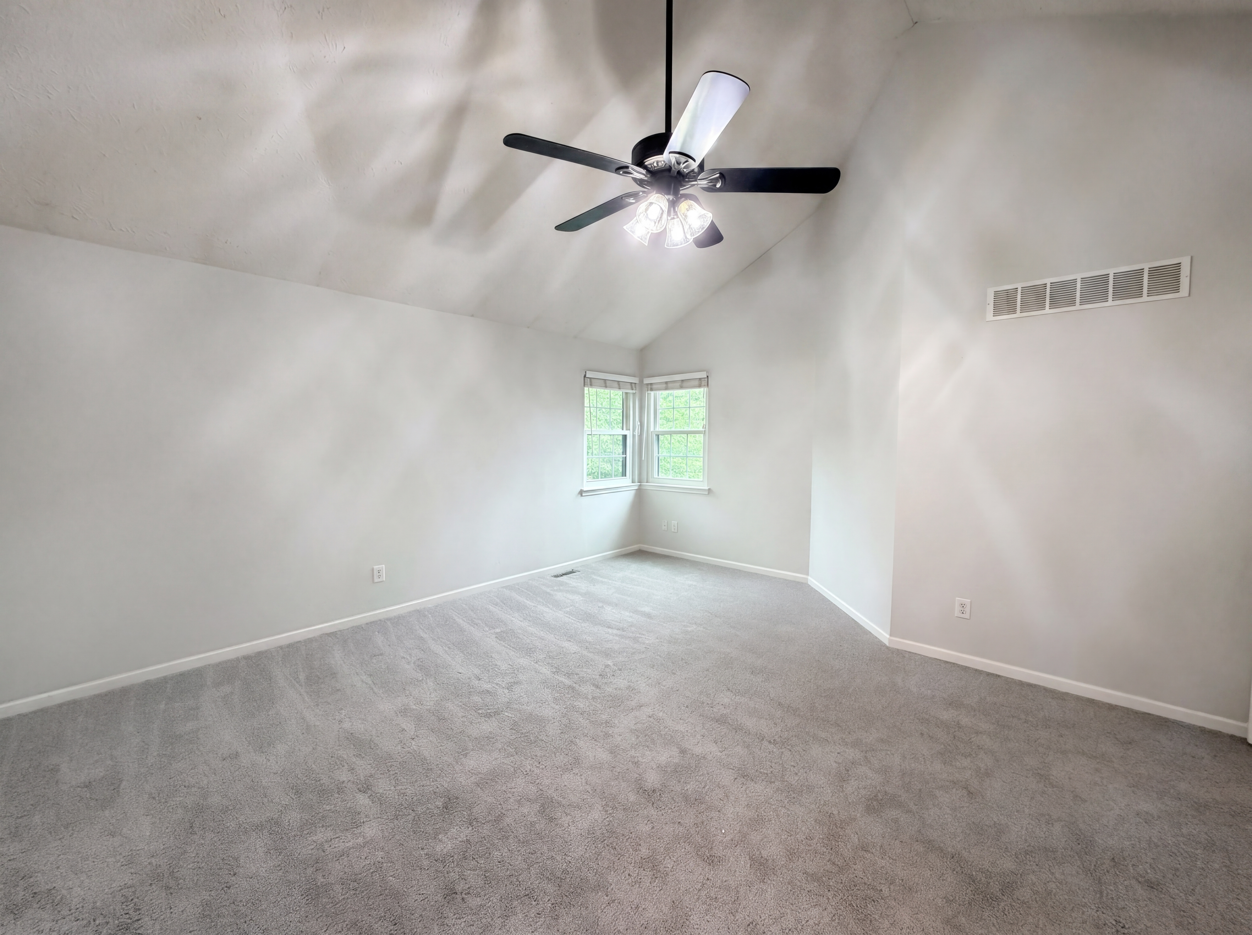 Photo 4 of 21 of 8302 La Habra Ln, Indianapolis, IN