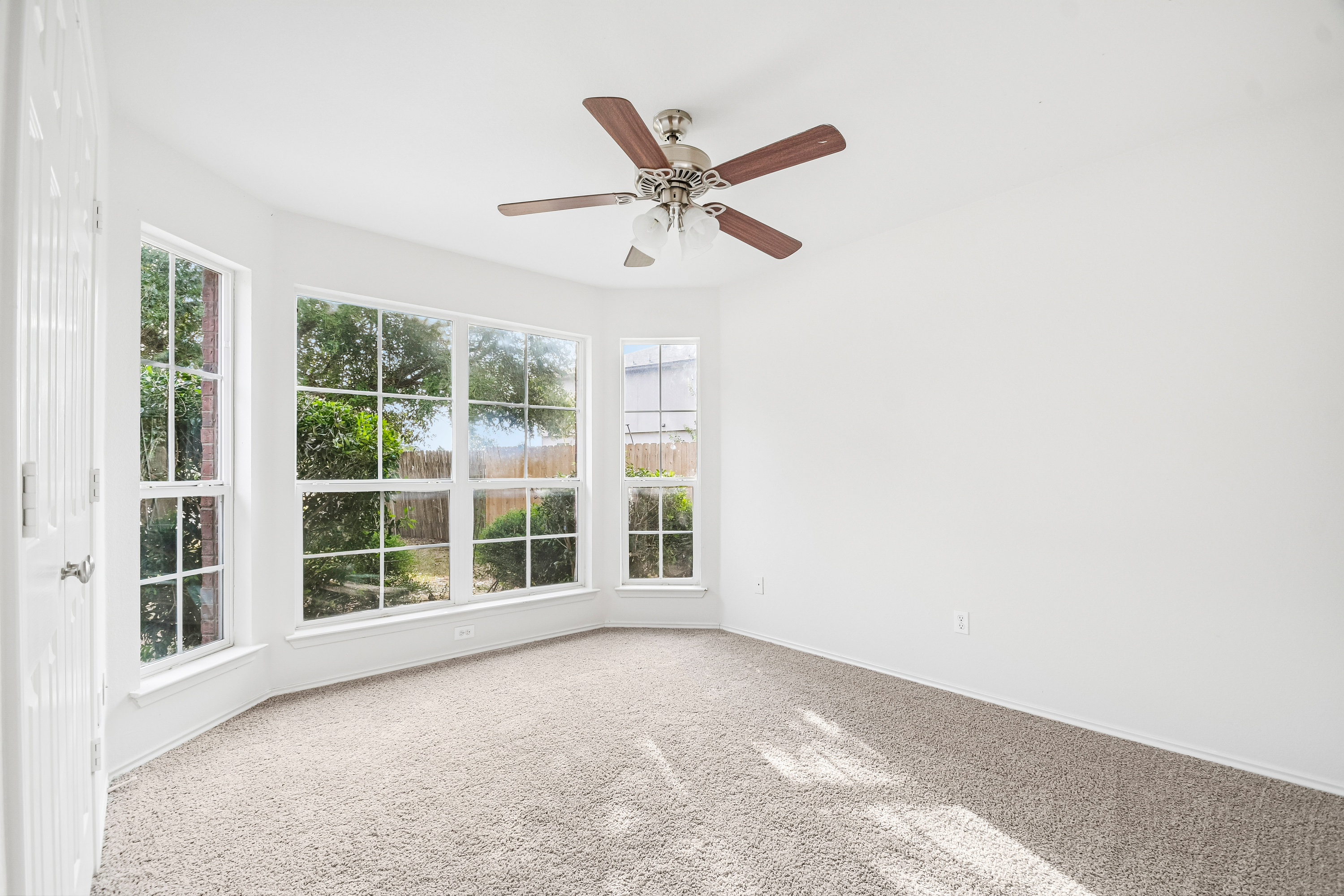 Photo 4 of 19 of 259 Coal Dr, Jarrell, TX