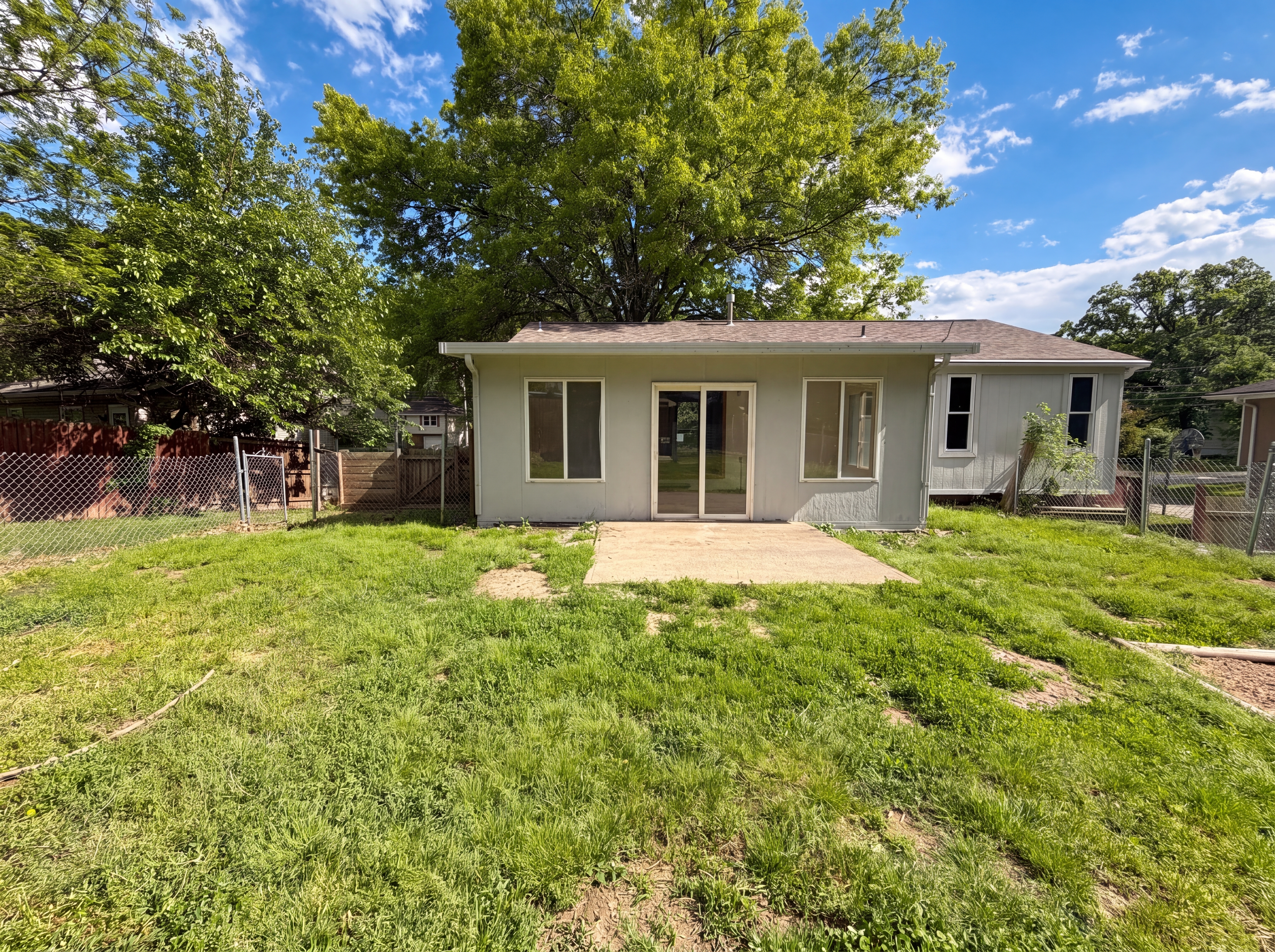 Photo 16 of 19 of 2808 NE 39th St, Kansas City, MO