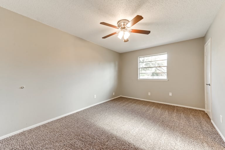 Photo 14 of 23 - 2517 Laredo Ct, Arlington, TX 76015