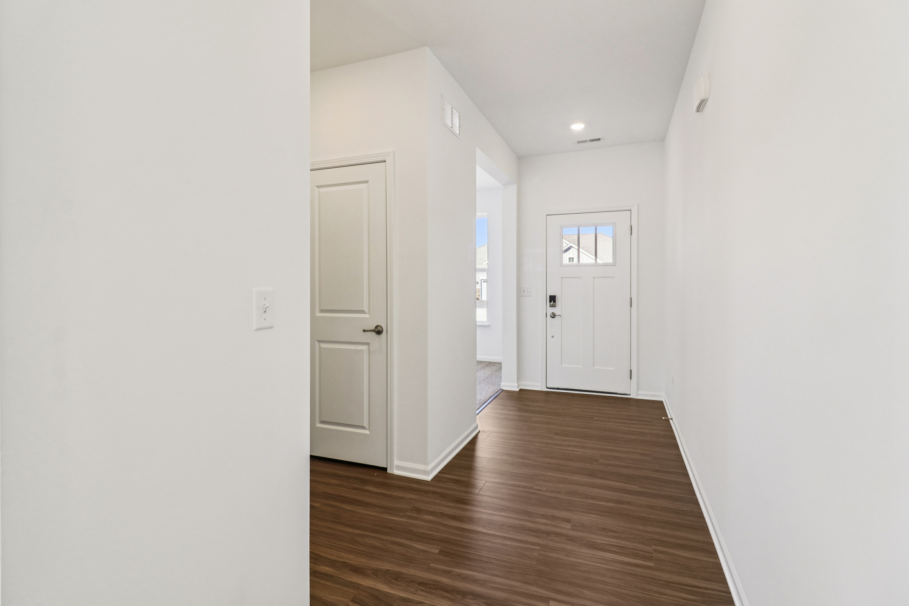 Photo 16 of 31 of 12256 Barcroft Cir, Huntley, IL