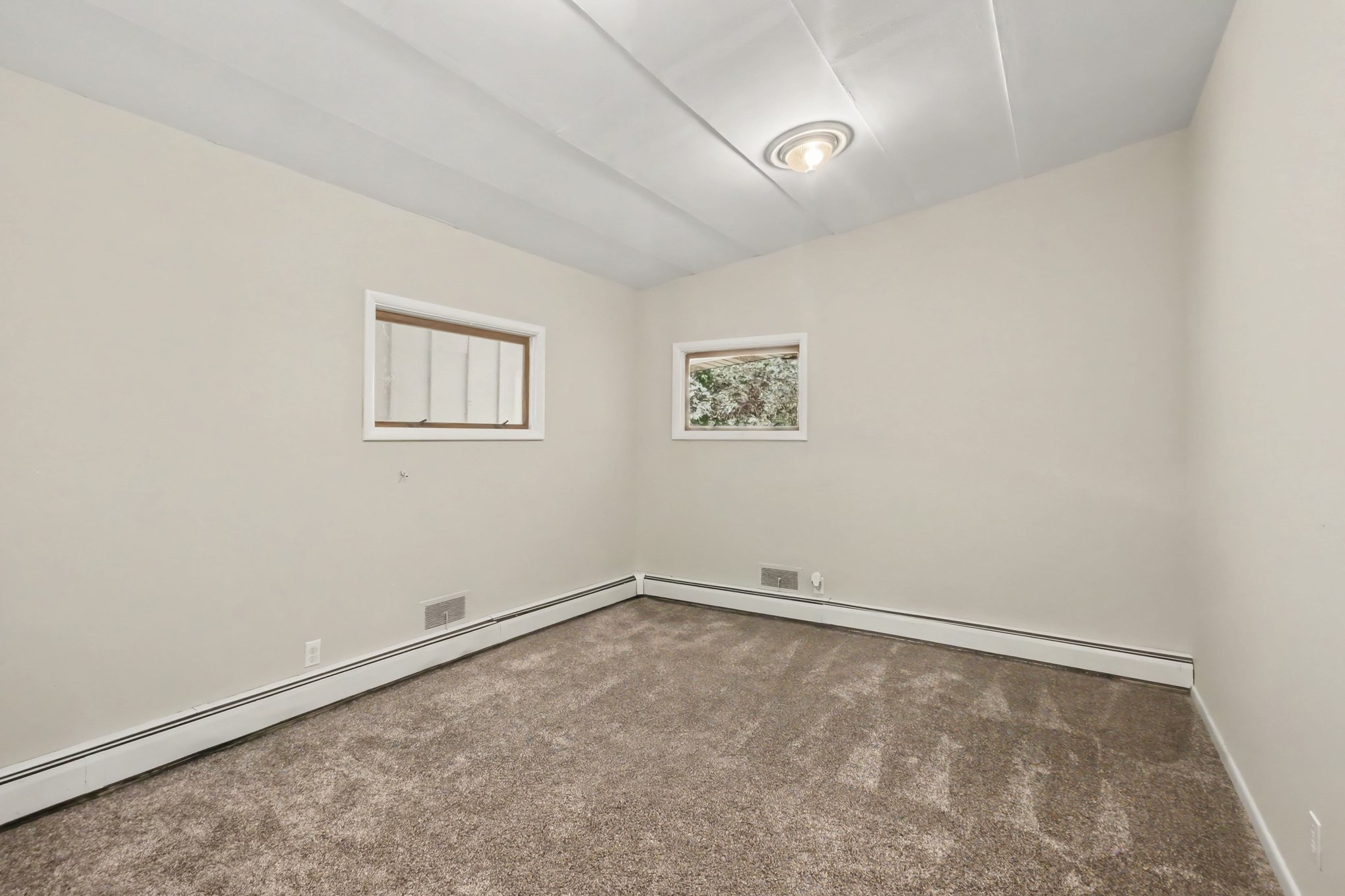Photo 12 of 23 of 7800 W Sharpe Rd, Fowlerville, MI