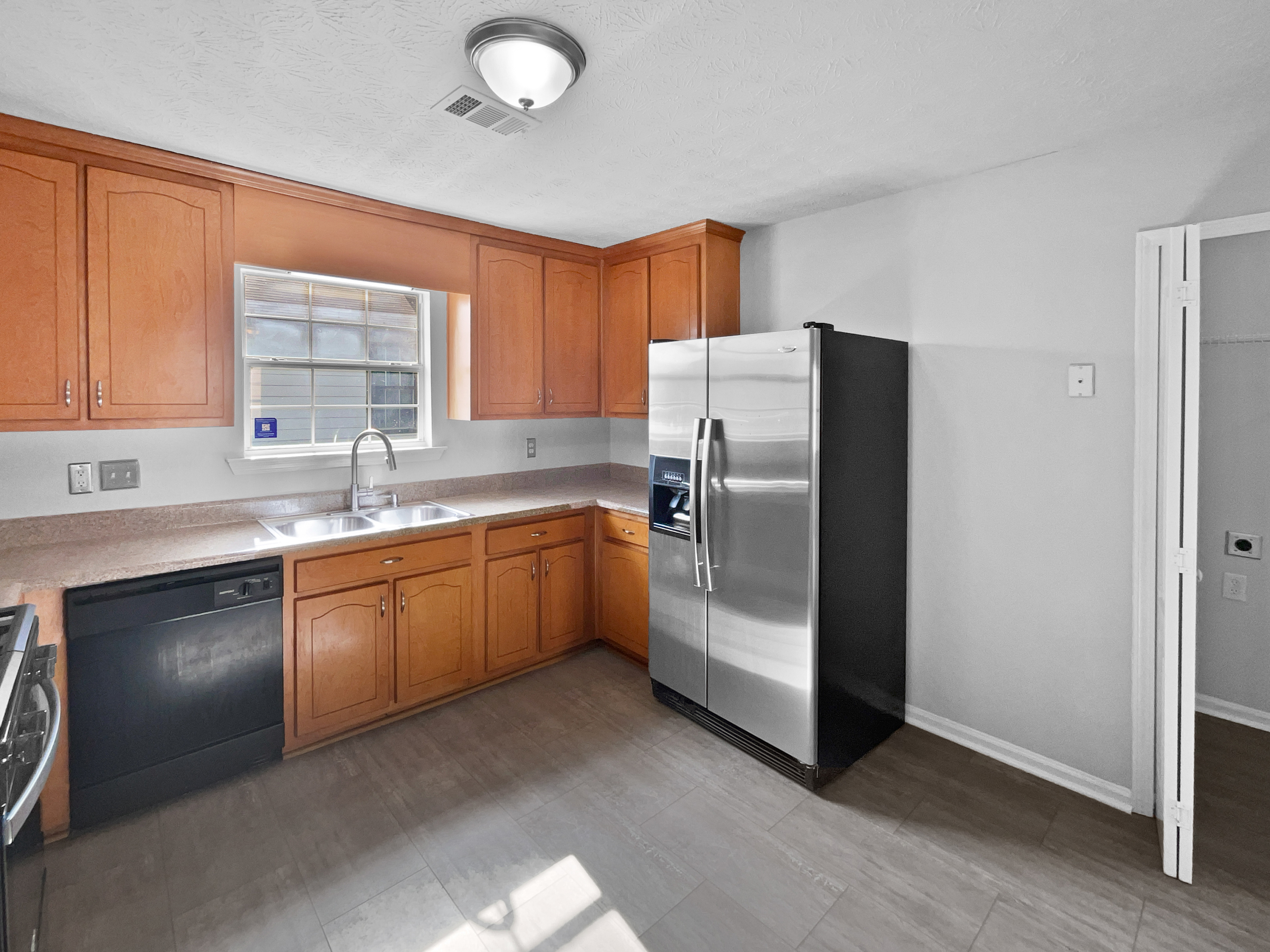 Photo 14 of 25 of 834 Pine Shoals Ct, Atlanta, GA