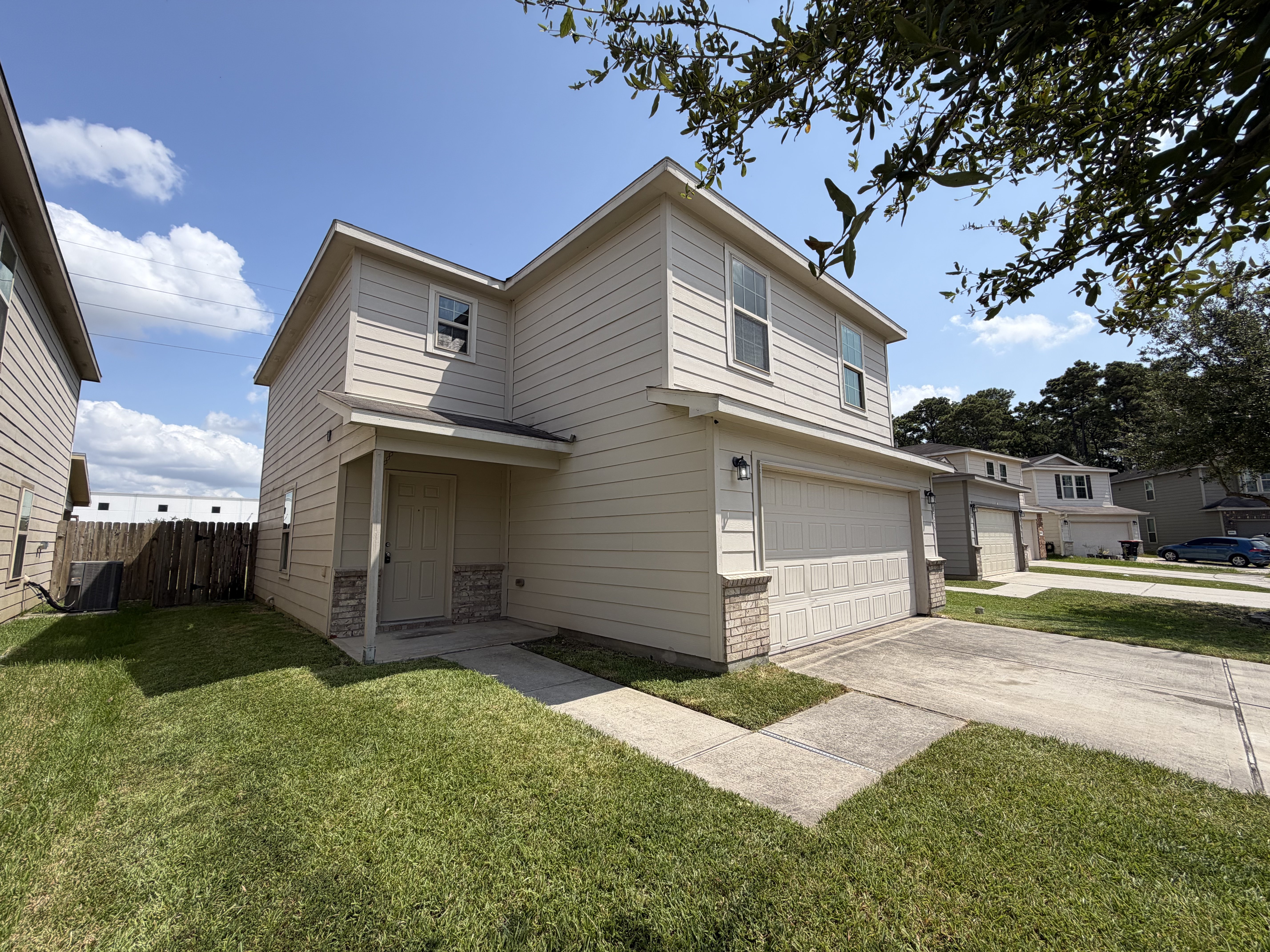 Photo 22 of 25 of 10335 Dawson Hill Ln, Houston, TX
