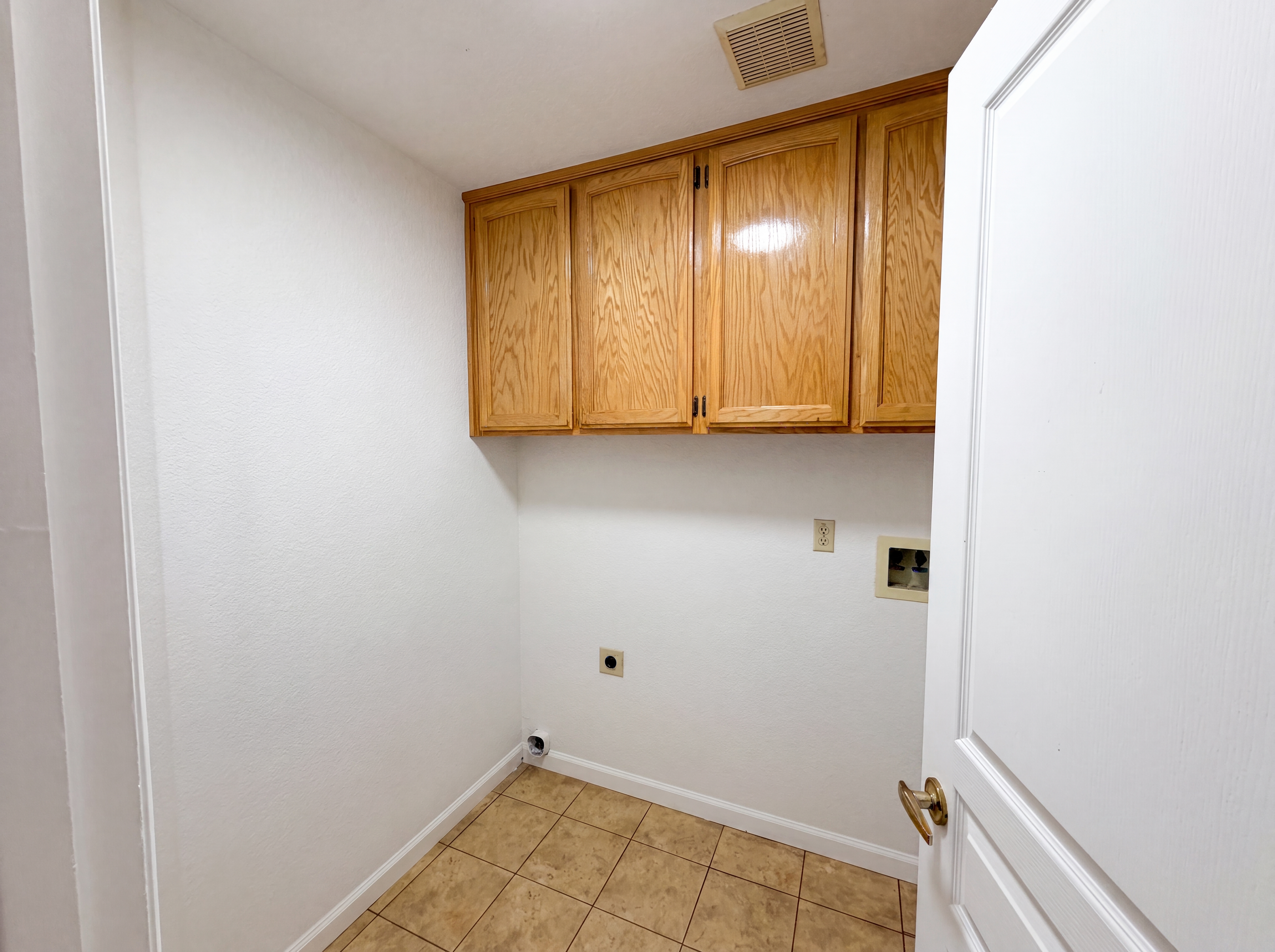 Photo 23 of 35 of 8027 Montevina Dr, Sacramento, CA