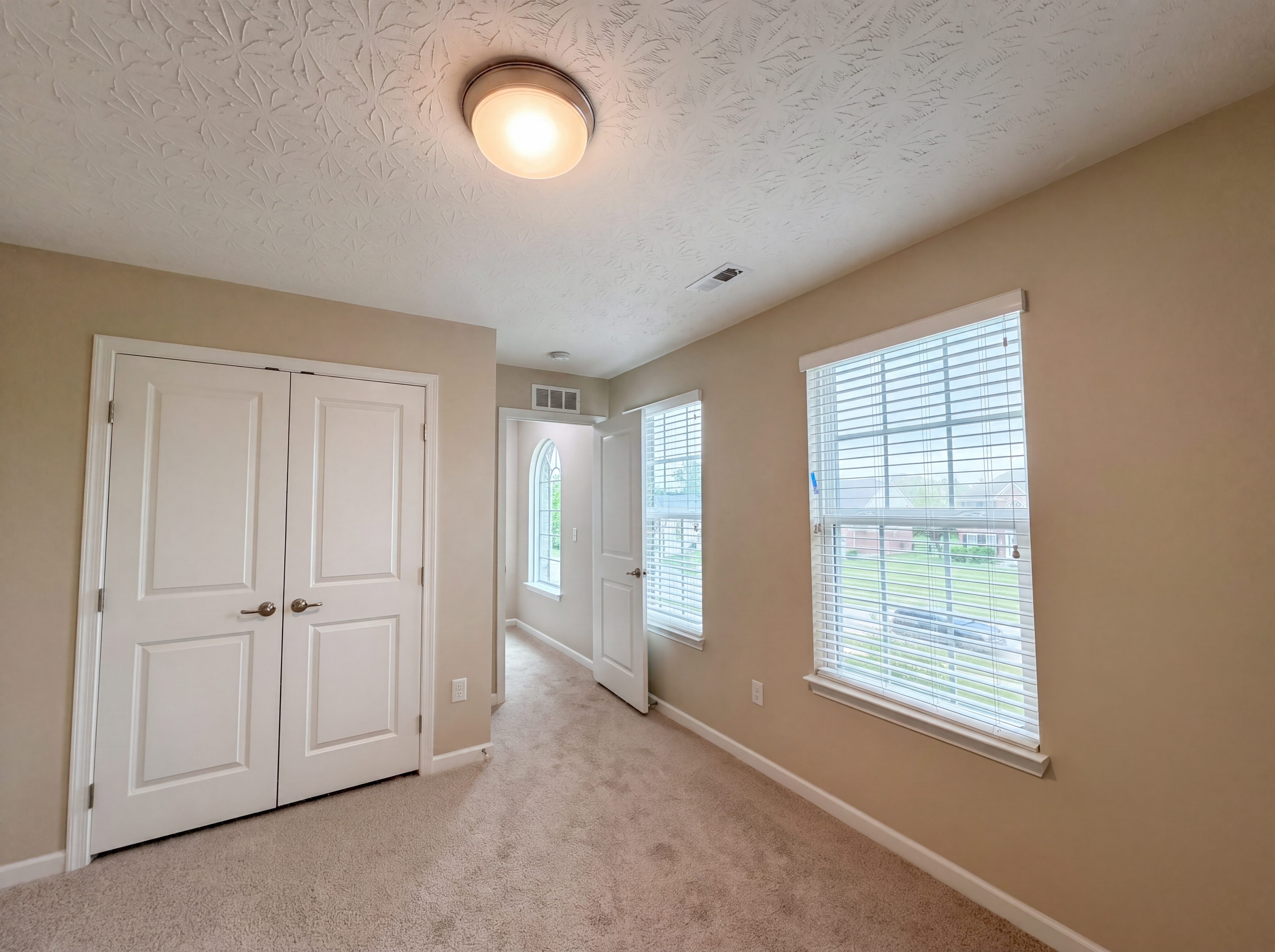 Photo 14 of 37 of 7533 Cherokee Ln, Liberty Township, OH
