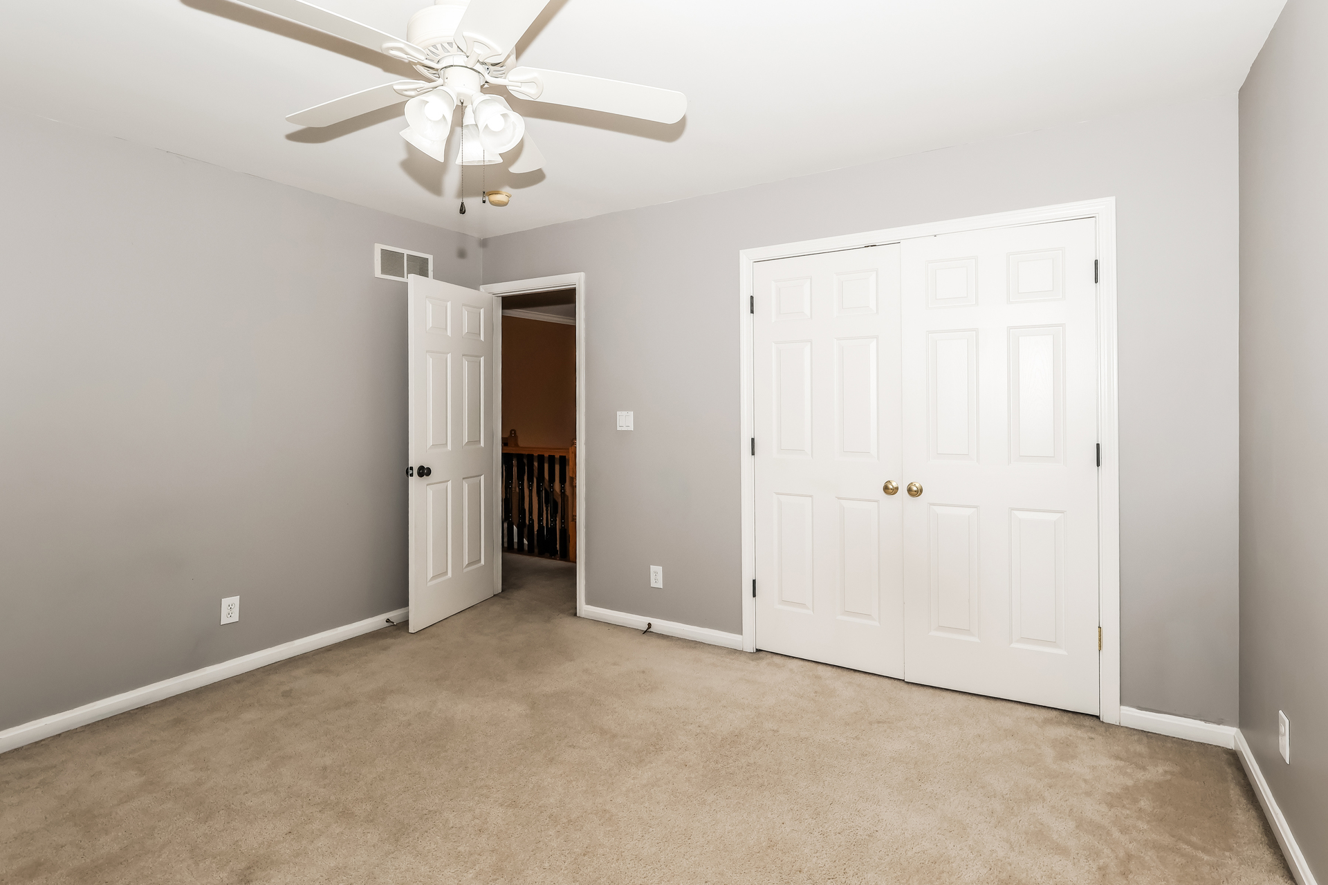 Photo 11 of 23 of 10917 Worthington Ln, Prospect, KY