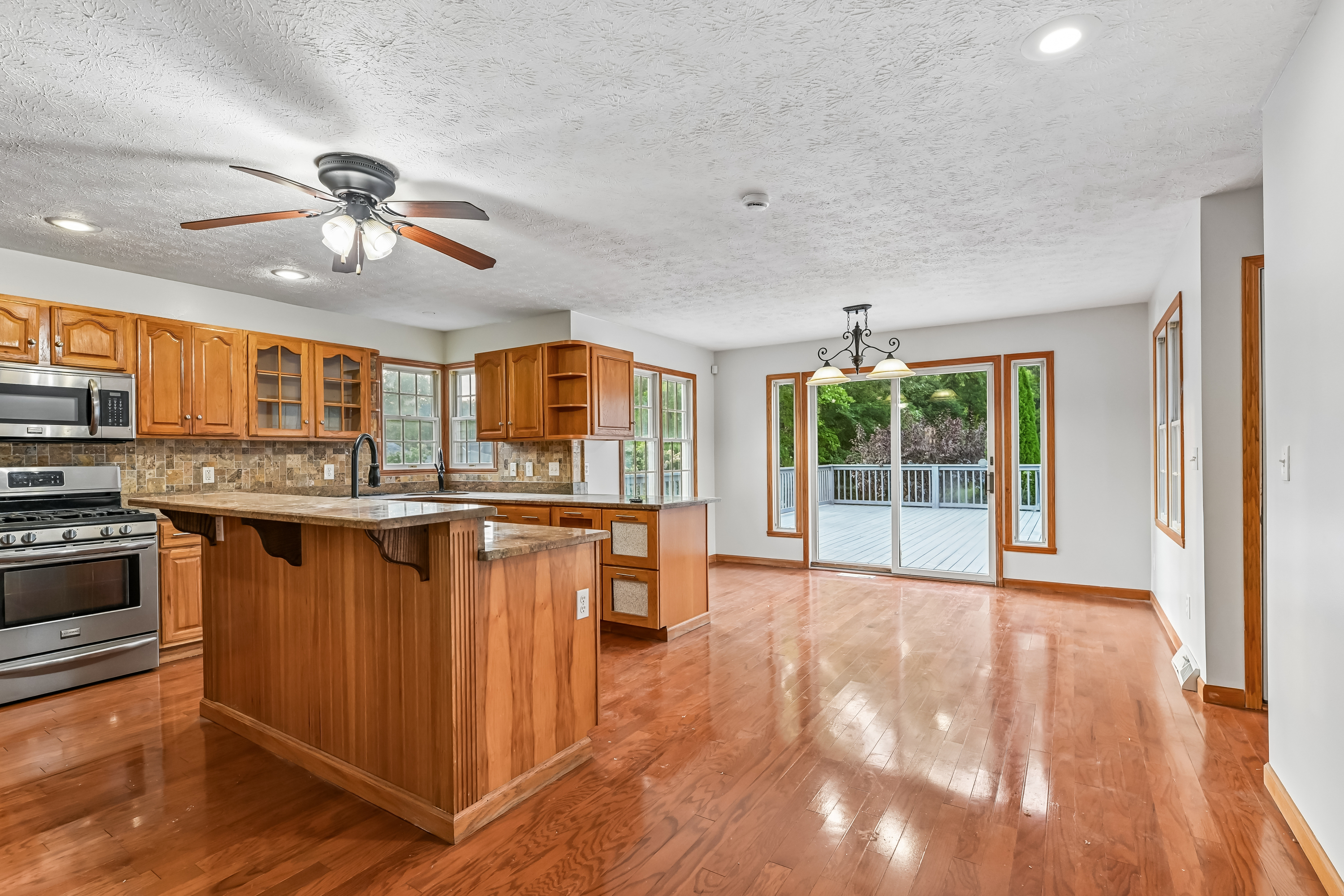Photo 16 of 42 of 2145 Overland Ave NE, Warren, OH