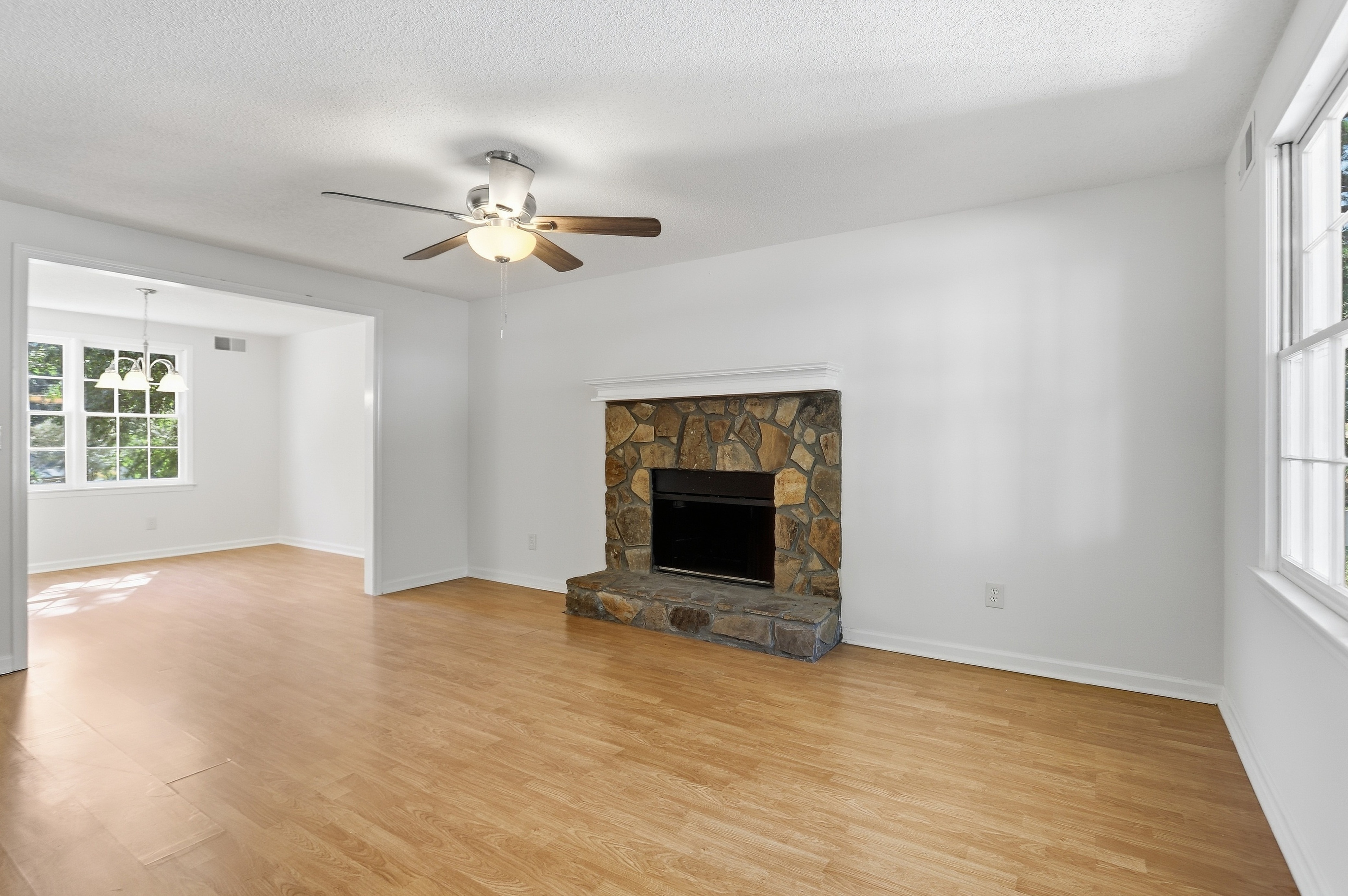 Photo 7 of 24 of 4400 Hidden Meadow Cir, Sugar Hill, GA
