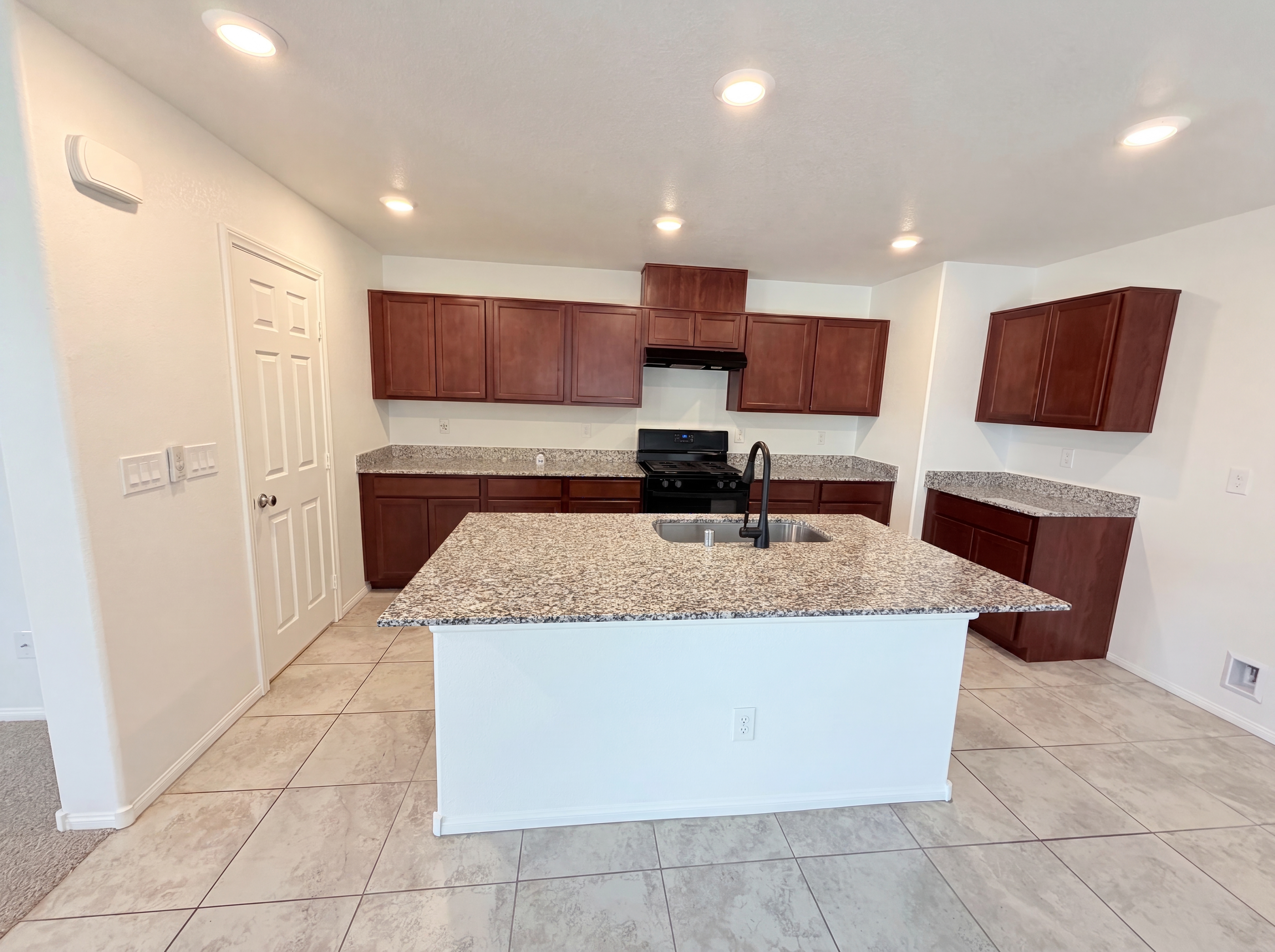 Photo 12 of 43 of 932 E Dorrell Ln, North Las Vegas, NV