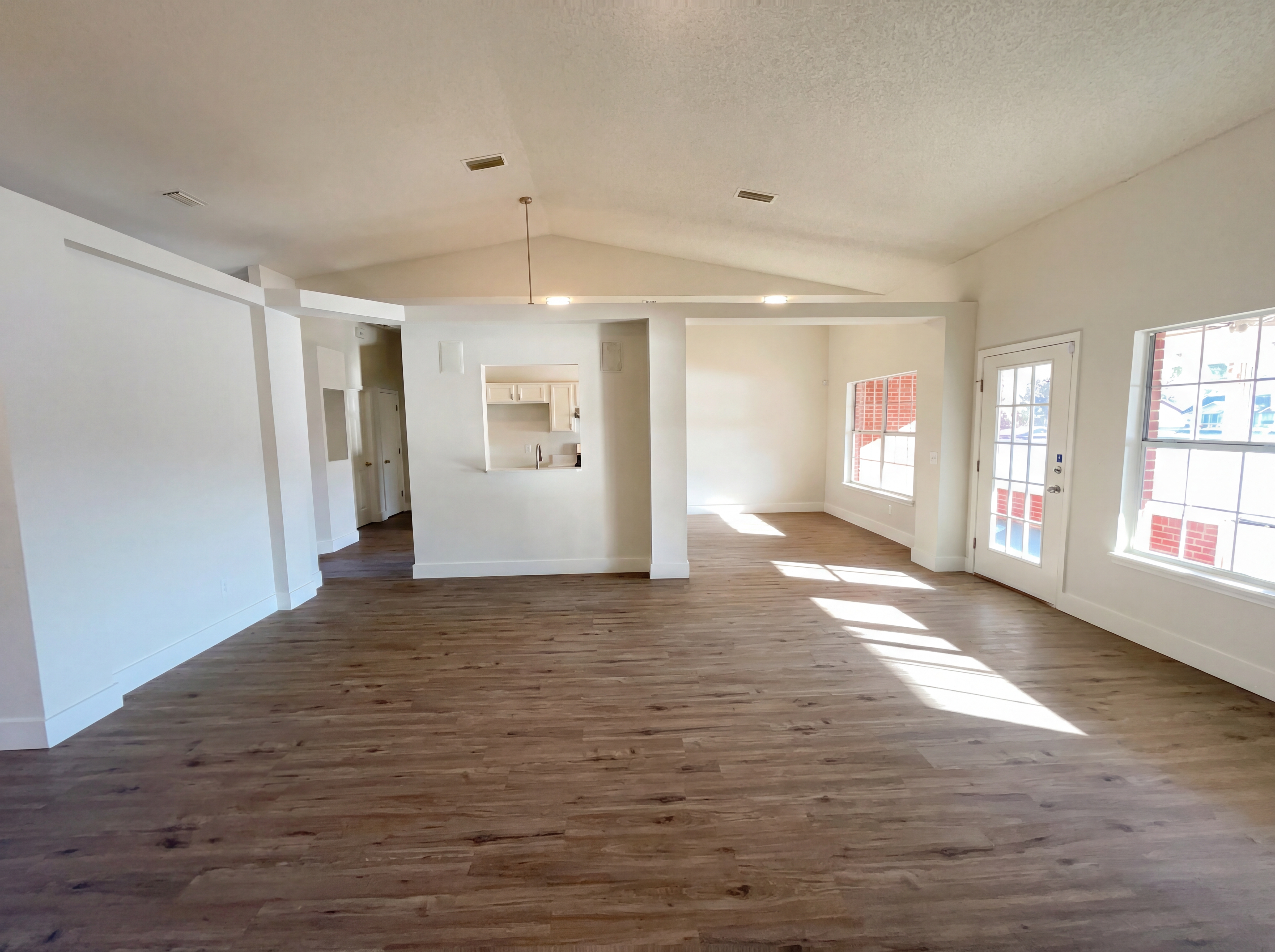 Photo 9 of 22 of 978 Tammy Cove Ln, Jacksonville, FL
