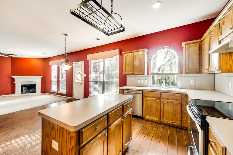 Photo 7 of 26 - 10516 Cloisters Dr, Fort Worth, TX 76131