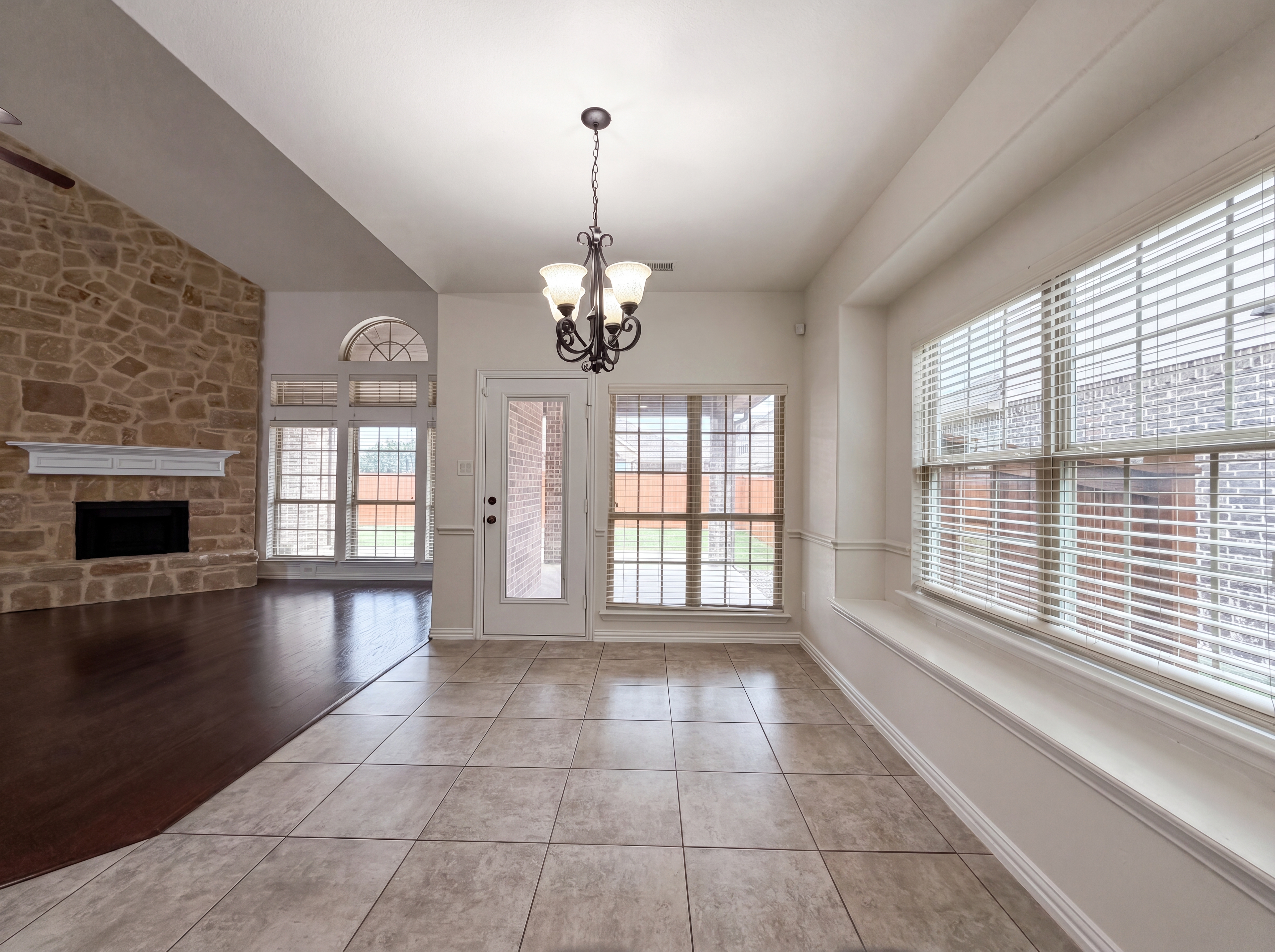 Photo 12 of 29 of 2948 Almansa, Grand Prairie, TX