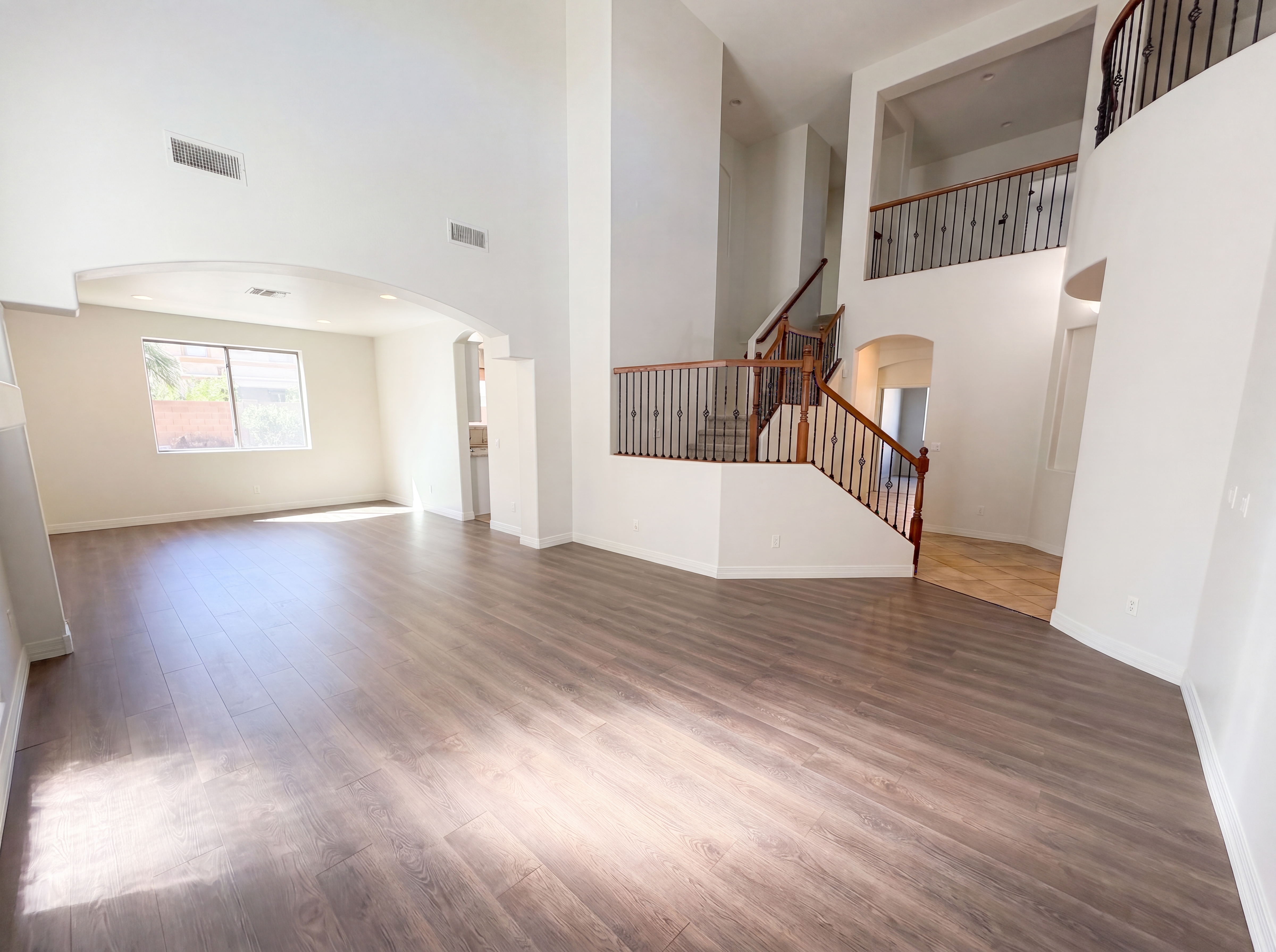 Photo 6 of 37 of 5032 W Yearling Rd, Phoenix, AZ