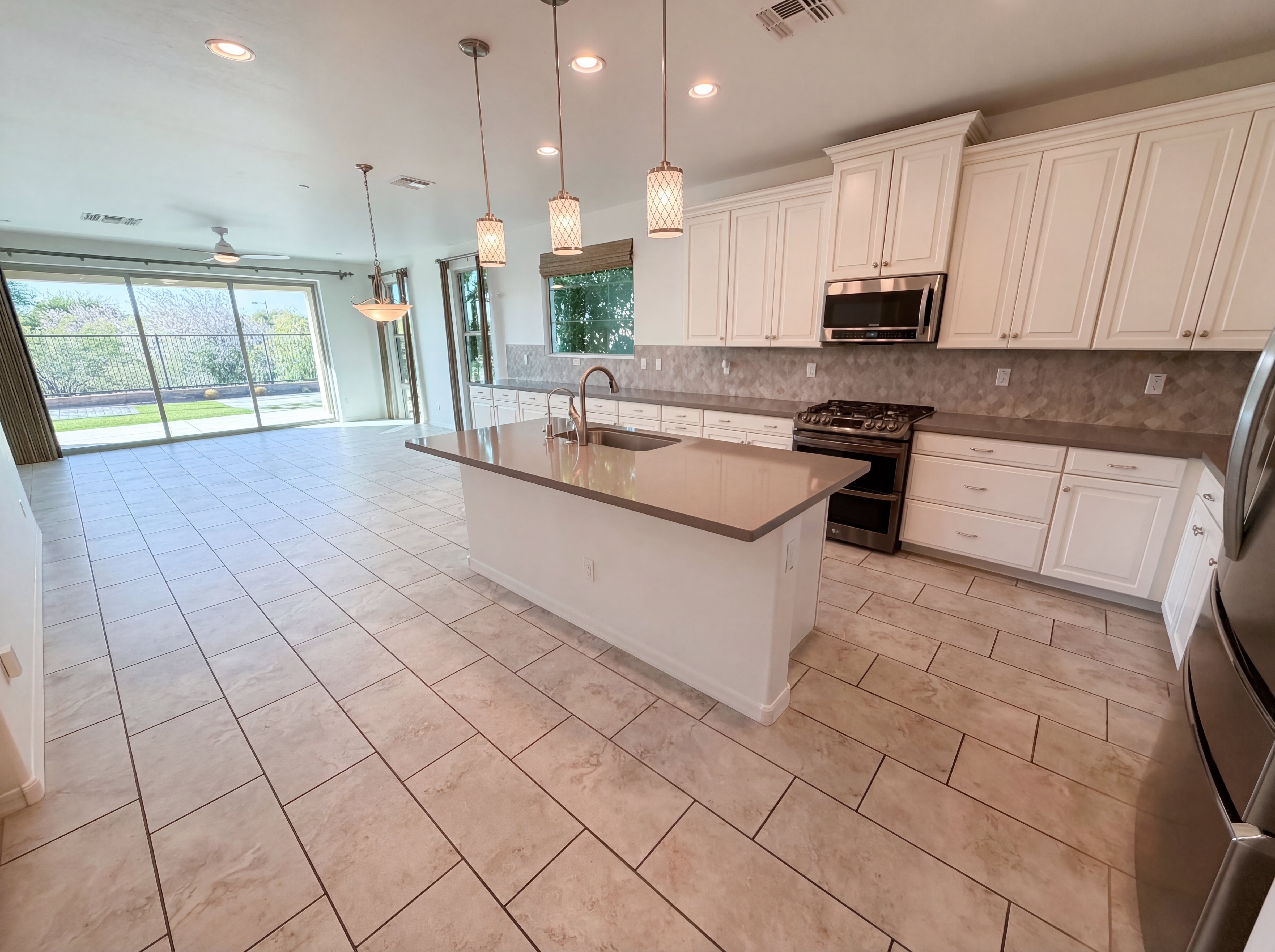 Photo 2 of 27 of 28840 N 121st Ln, Peoria, AZ