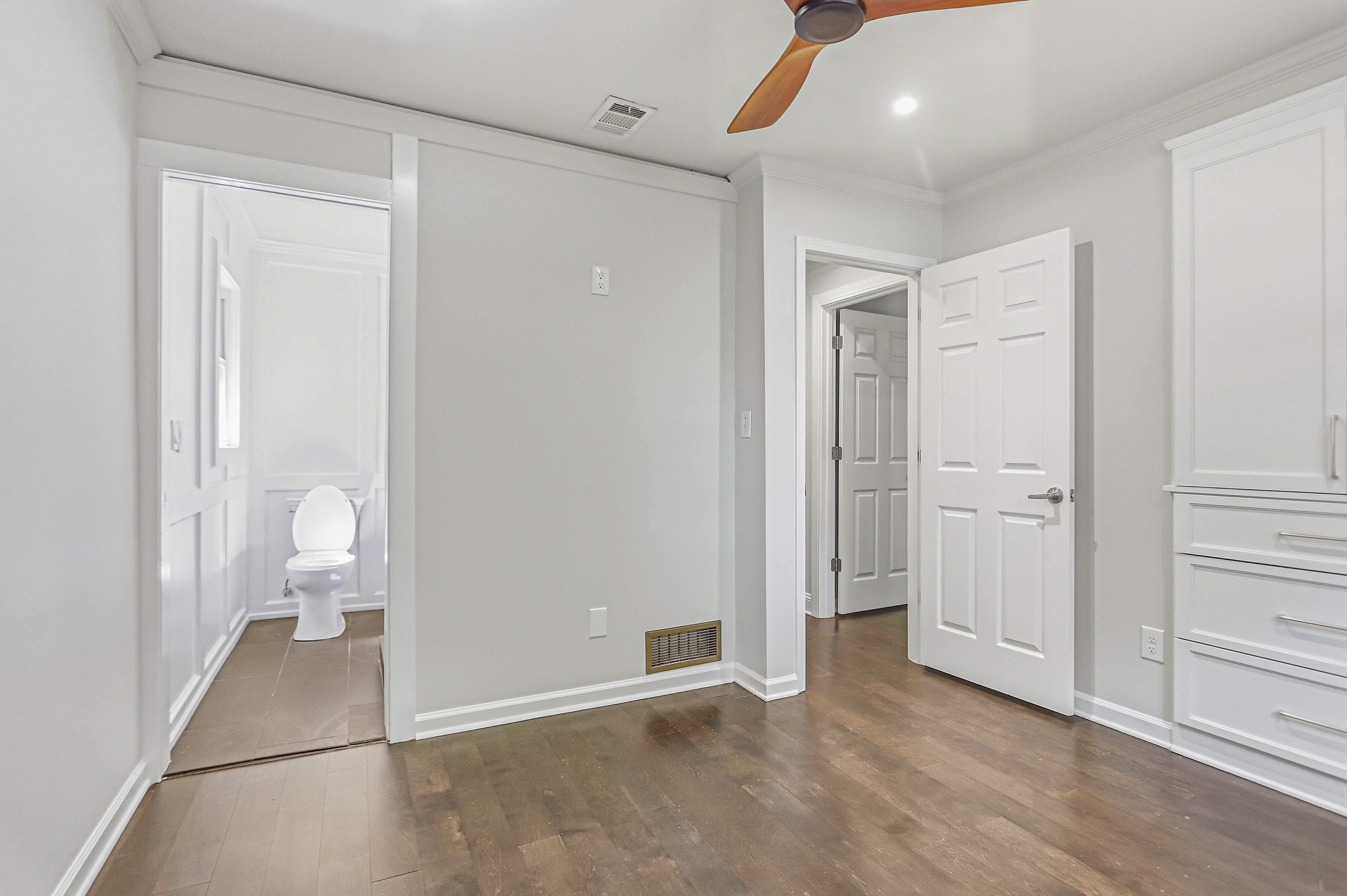 Photo 8 of 19 of 3841 Lavilla Dr, Powder Springs, GA
