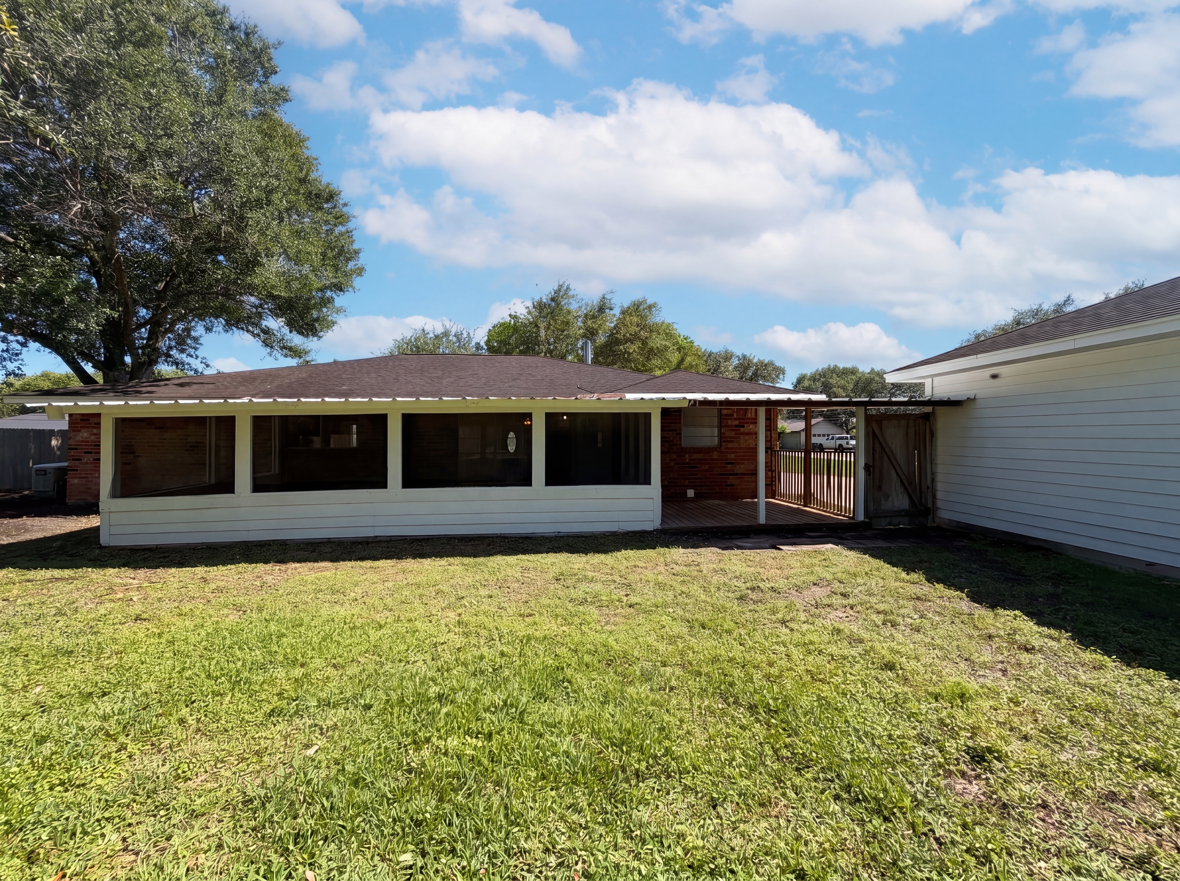 Photo 5 of 18 of 5917 Raza Rd, Pearland, TX