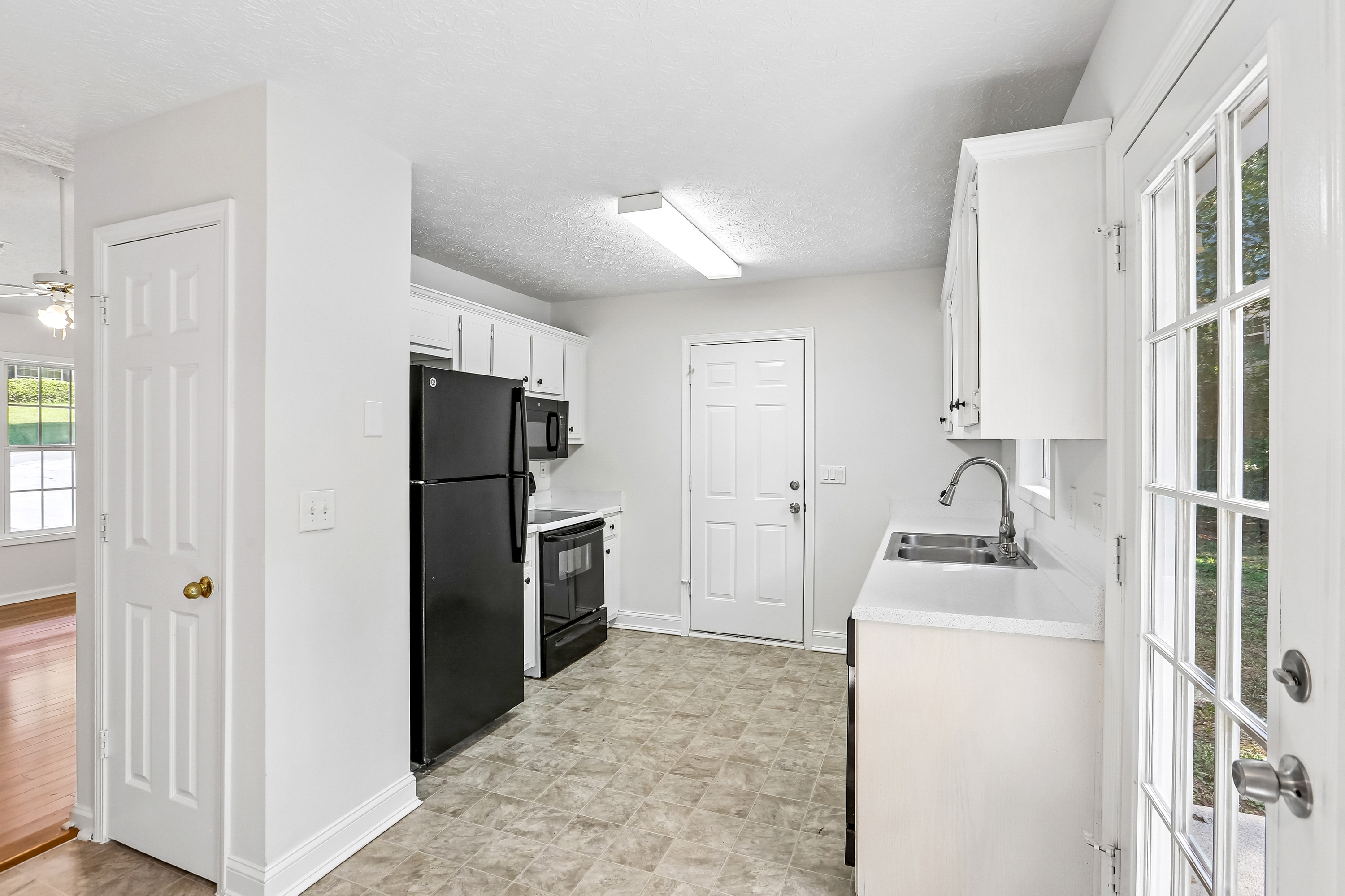Photo 8 of 47 of 5511 Pond Mill Ct, Flowery Branch, GA