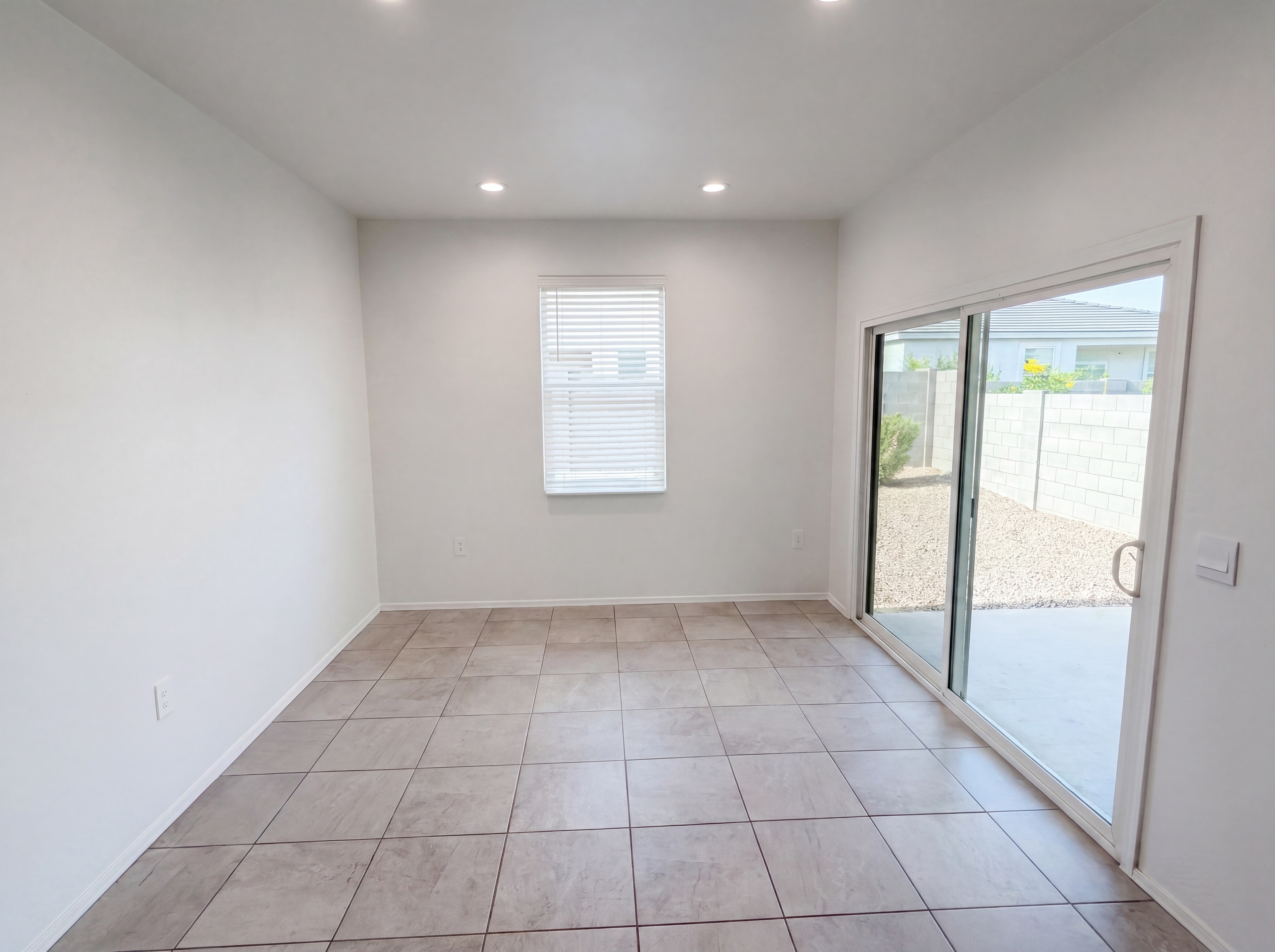 Photo 11 of 20 of 18616 W Desert Hollow Dr, Wittmann, AZ