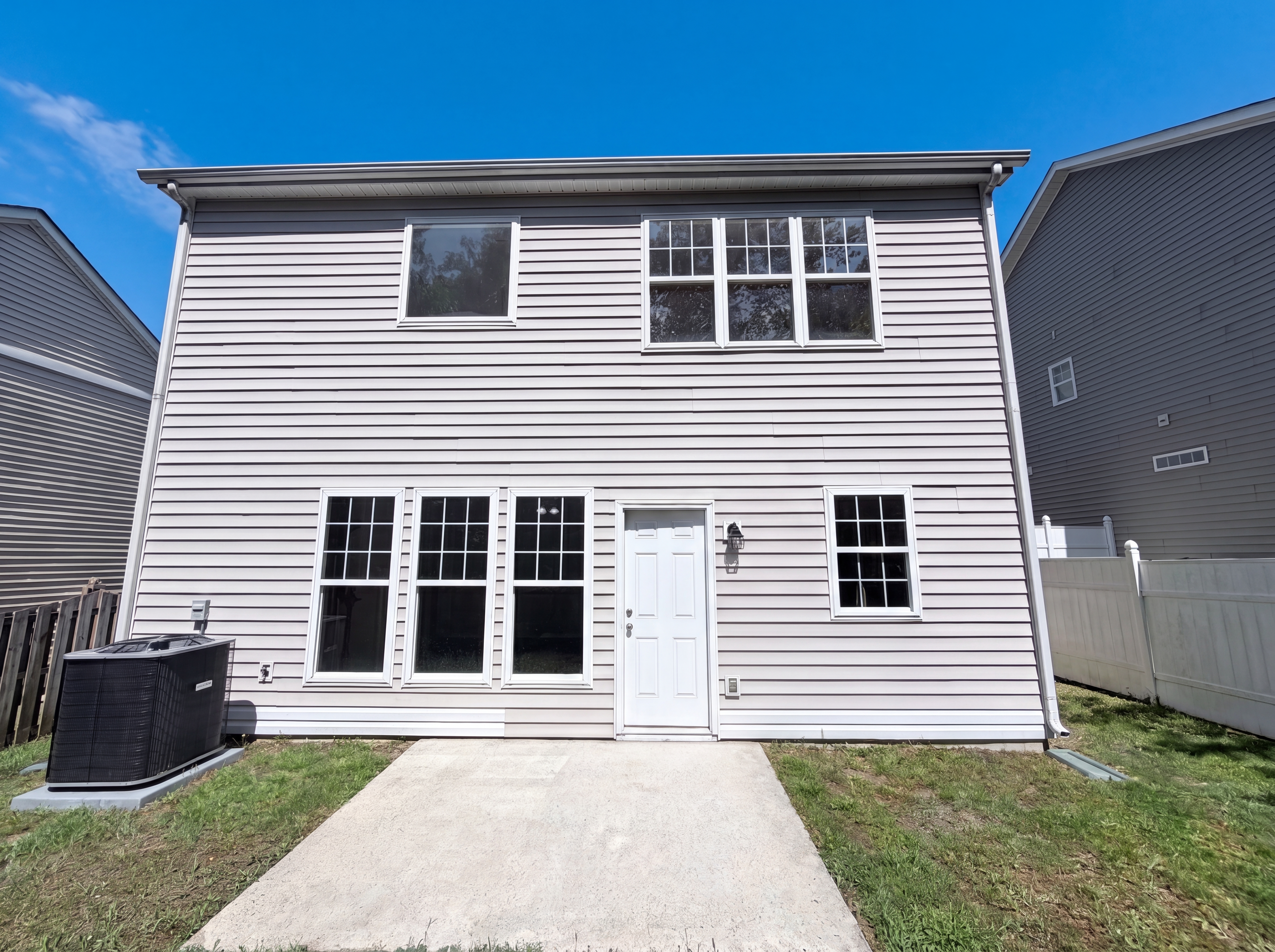 Photo 5 of 17 of 10648 Secret Garden Ln, Charlotte, NC