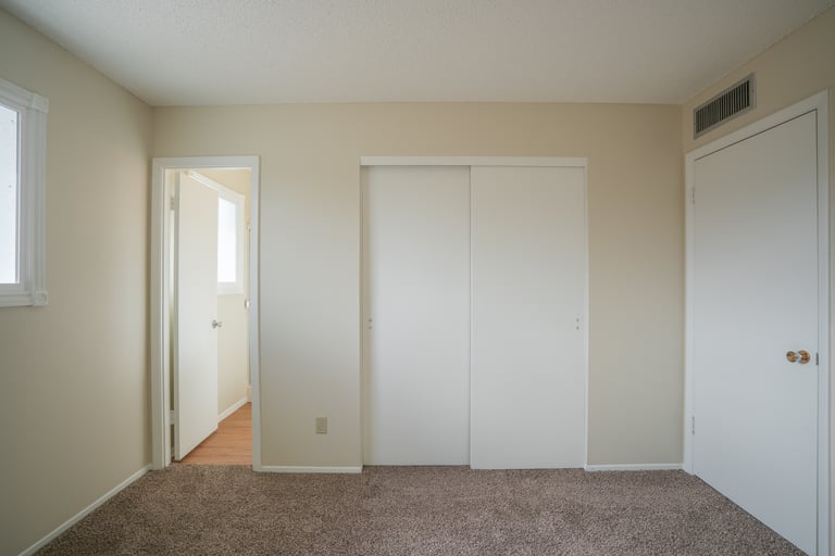Photo 12 of 26 - 2239 W Laurel Ln, Phoenix, AZ 85029