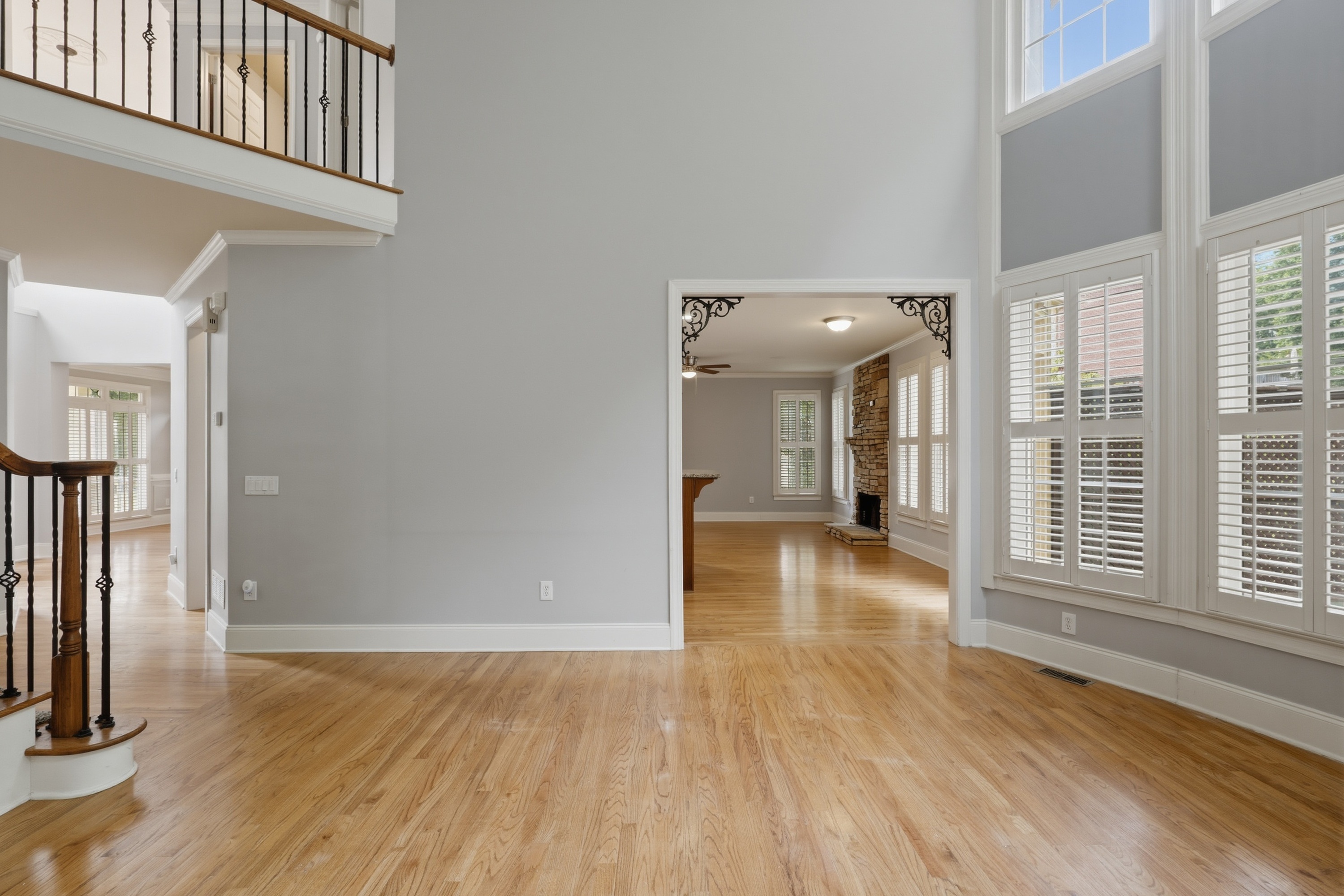 Photo 6 of 51 of 4530 Oak Brook Dr SE, Smyrna, GA