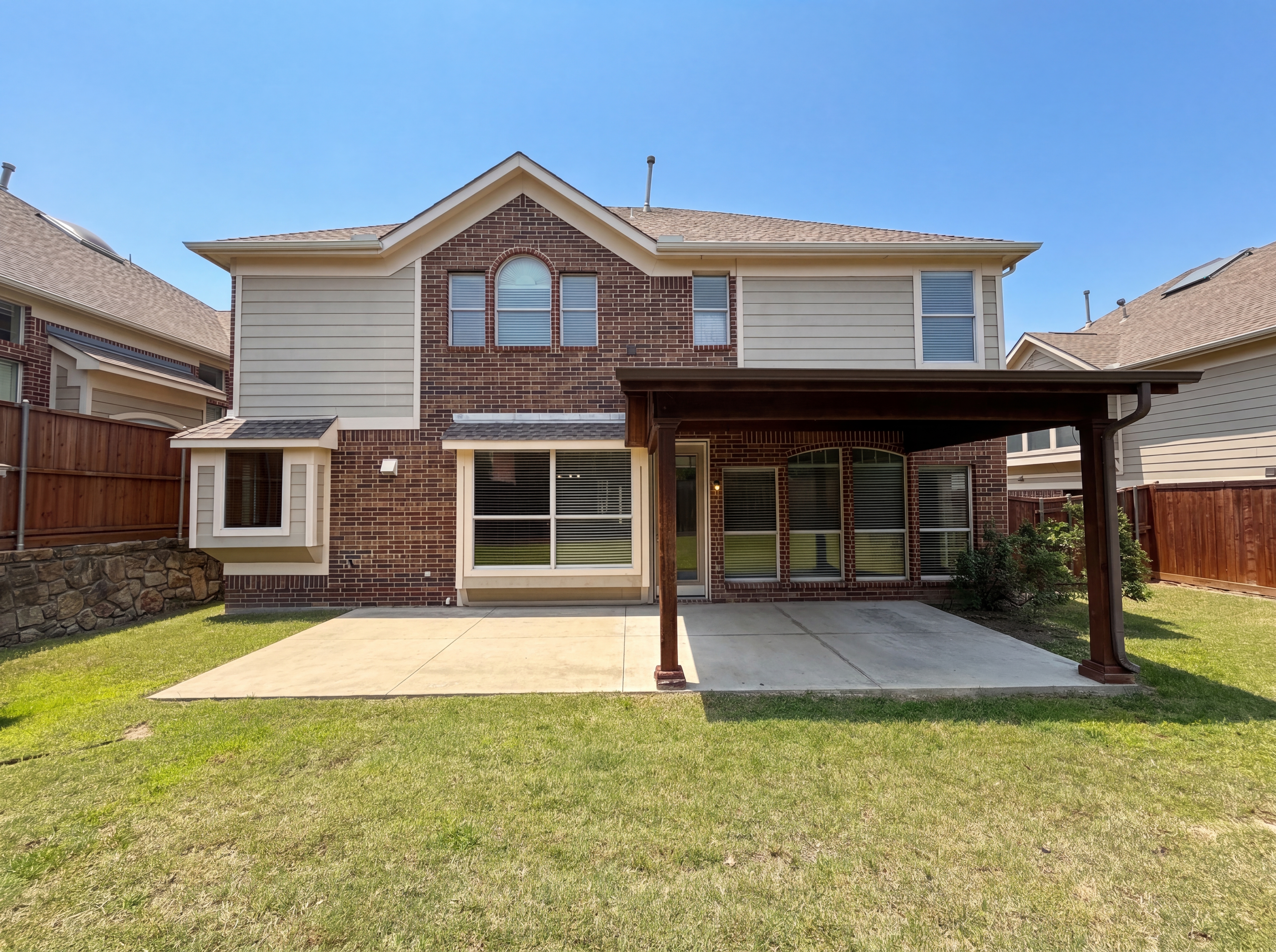 Photo 29 of 32 of 10330 Sandbar Dr, Irving, TX