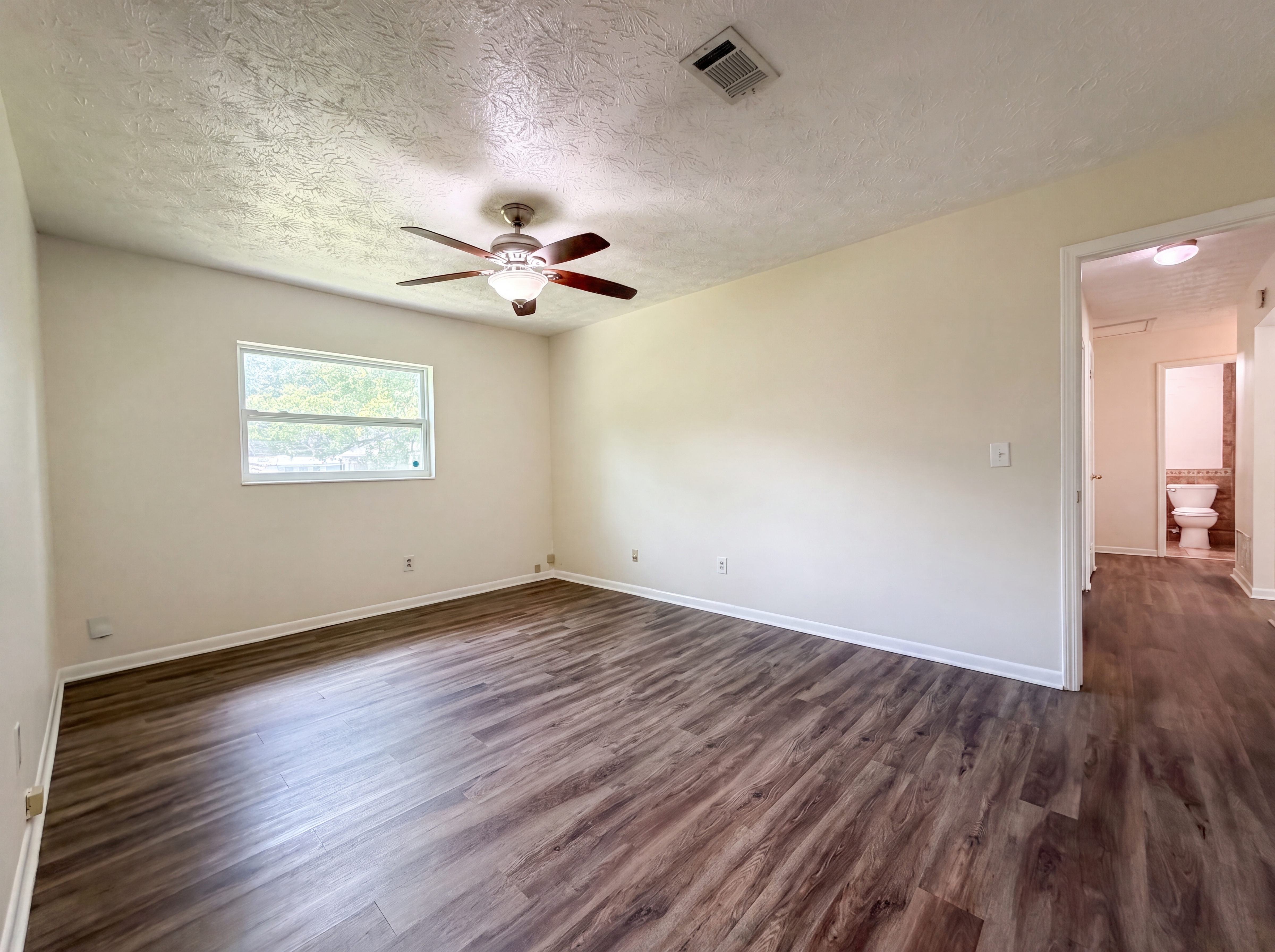 Photo 15 of 24 of 7842 Rondeau Dr E, Jacksonville, FL
