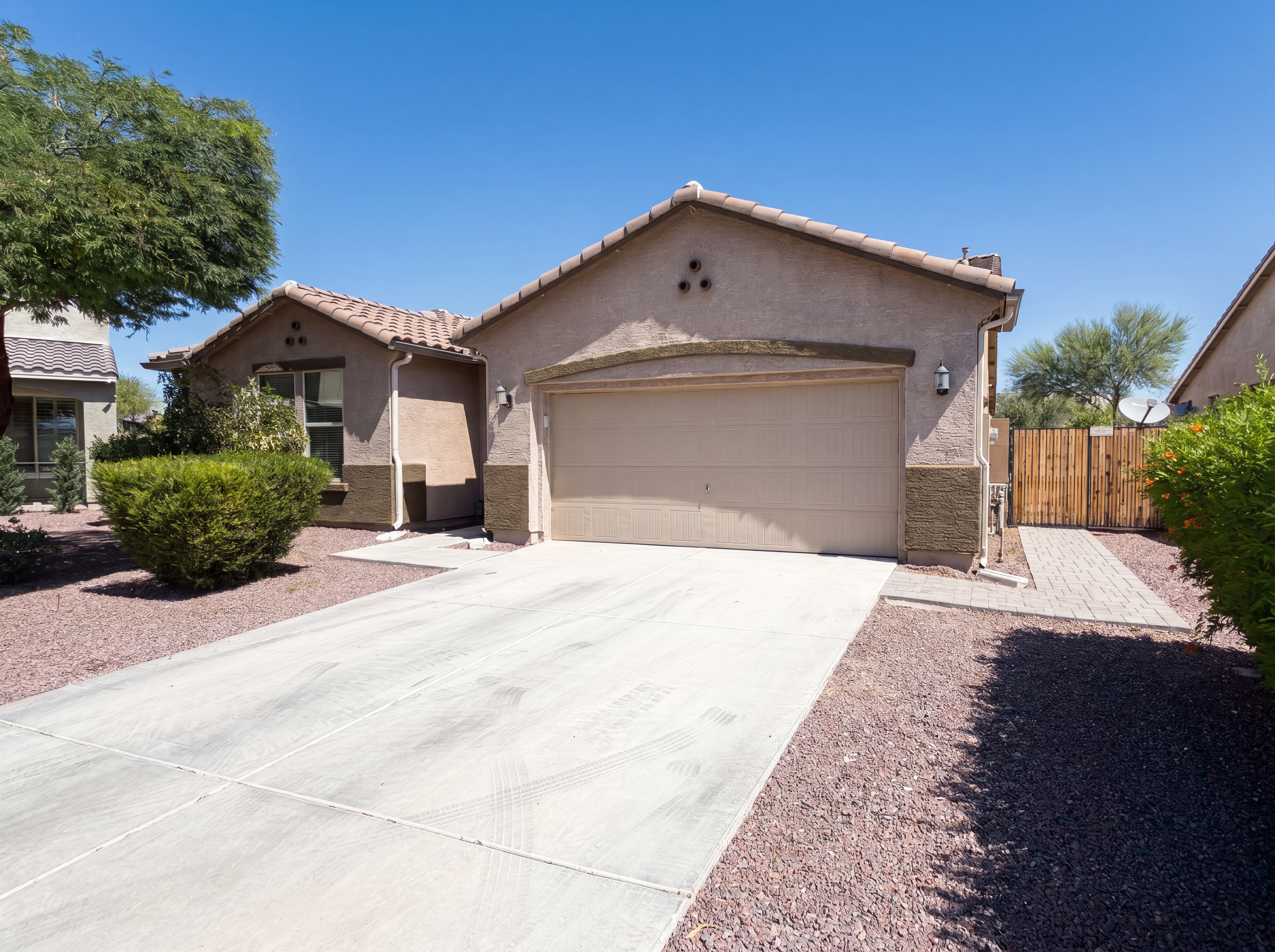 Photo 32 of 38 of 18840 W Mercer Ln, Surprise, AZ