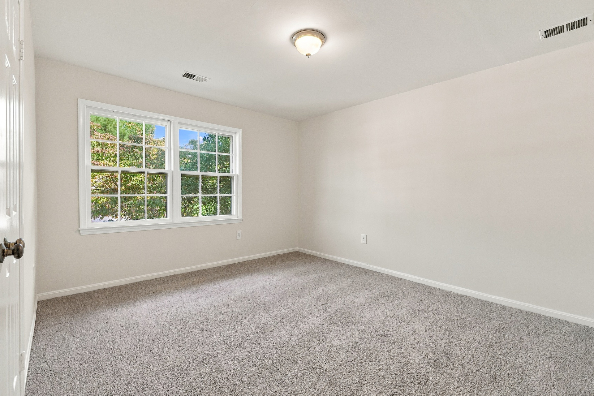 Photo 16 of 31 of 1600 Charnita Ct, Vienna, VA