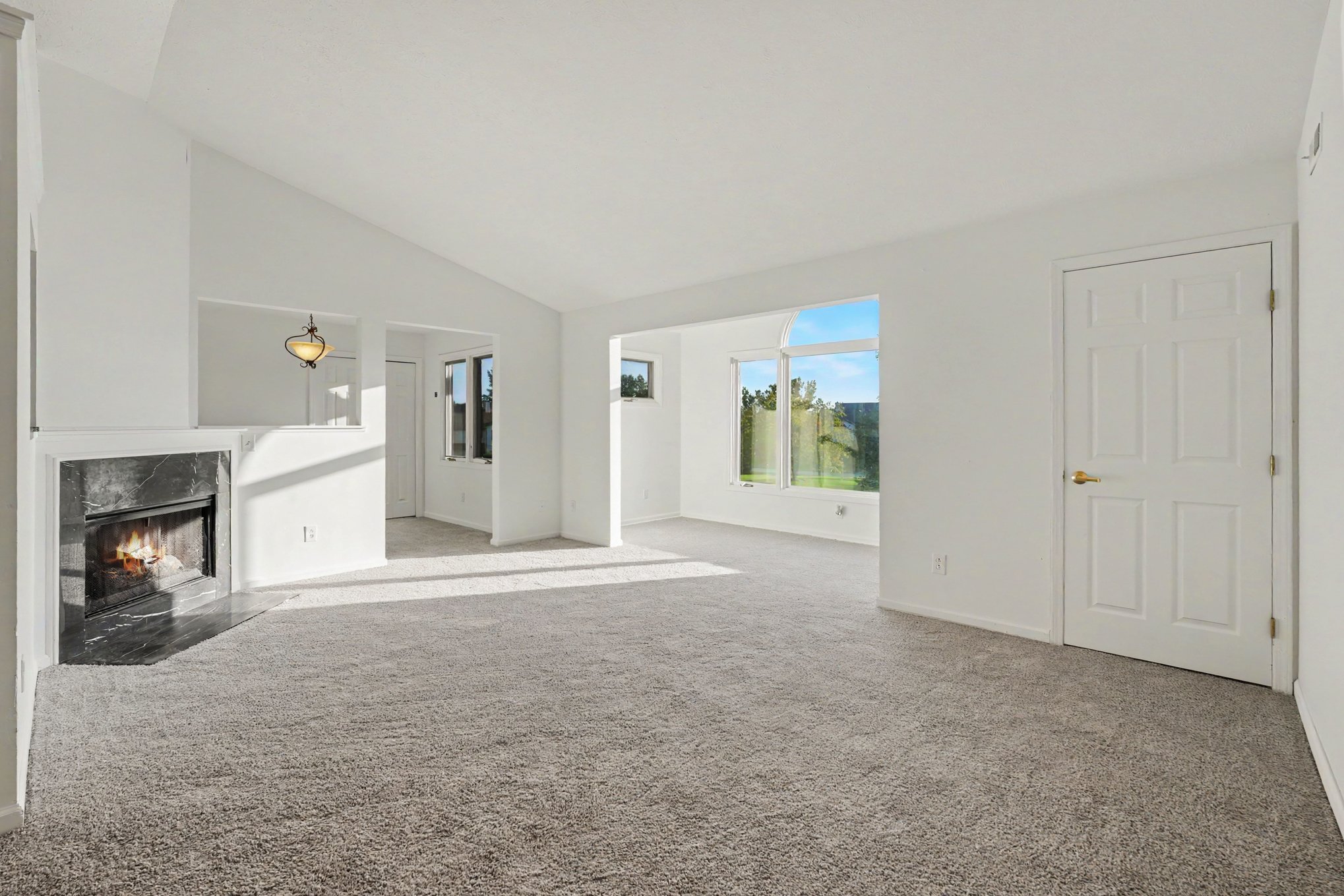 Photo 3 of 31 of 9673 Sylvan Ln, Concord Township, OH