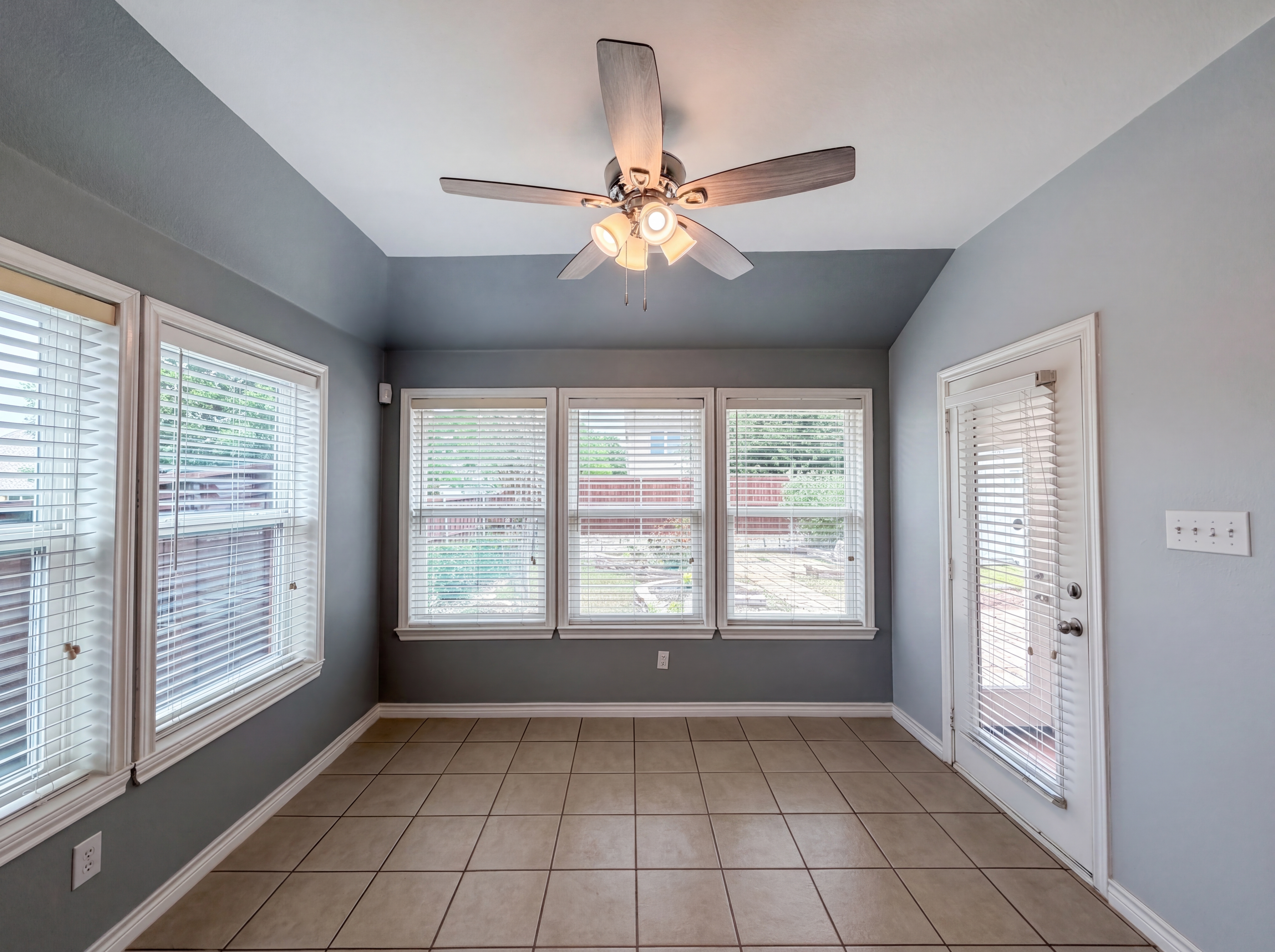 Photo 7 of 20 of 2805 Hereford Rd, Denton, TX
