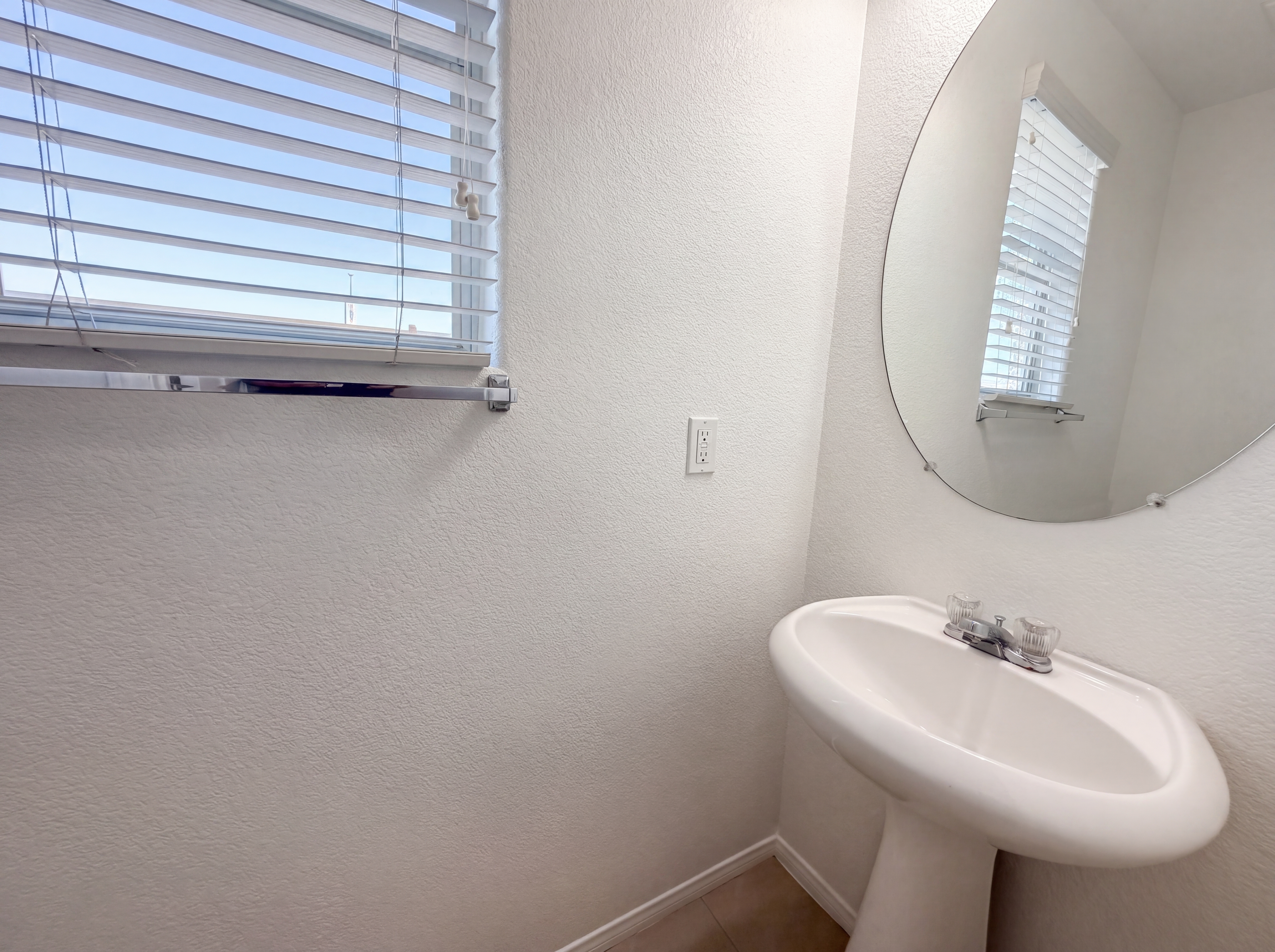 Photo 18 of 24 of 10506 Yuha Desert Ct, Las Vegas, NV