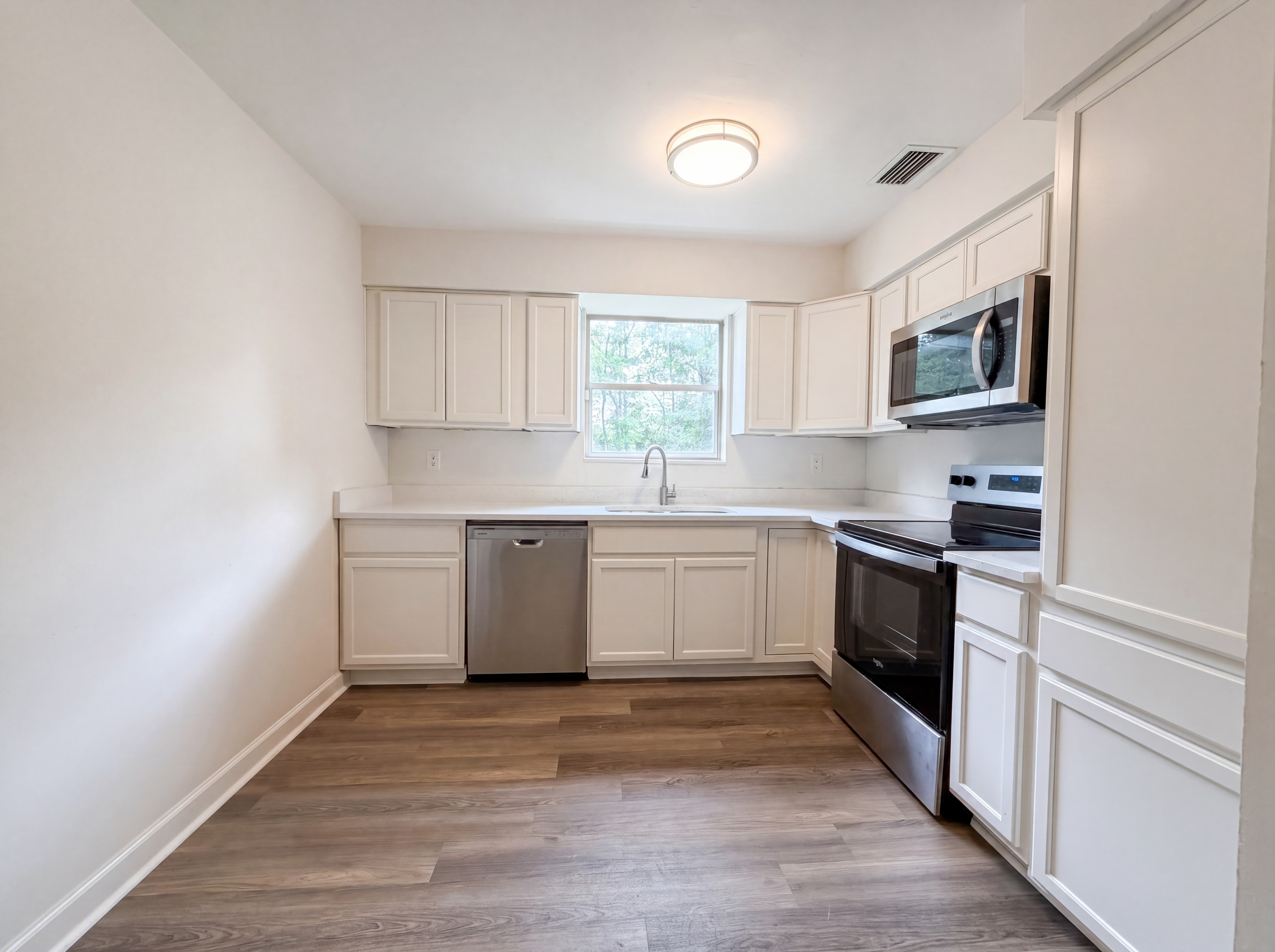 Photo 6 of 19 of 7361 Proxima Rd, Jacksonville, FL
