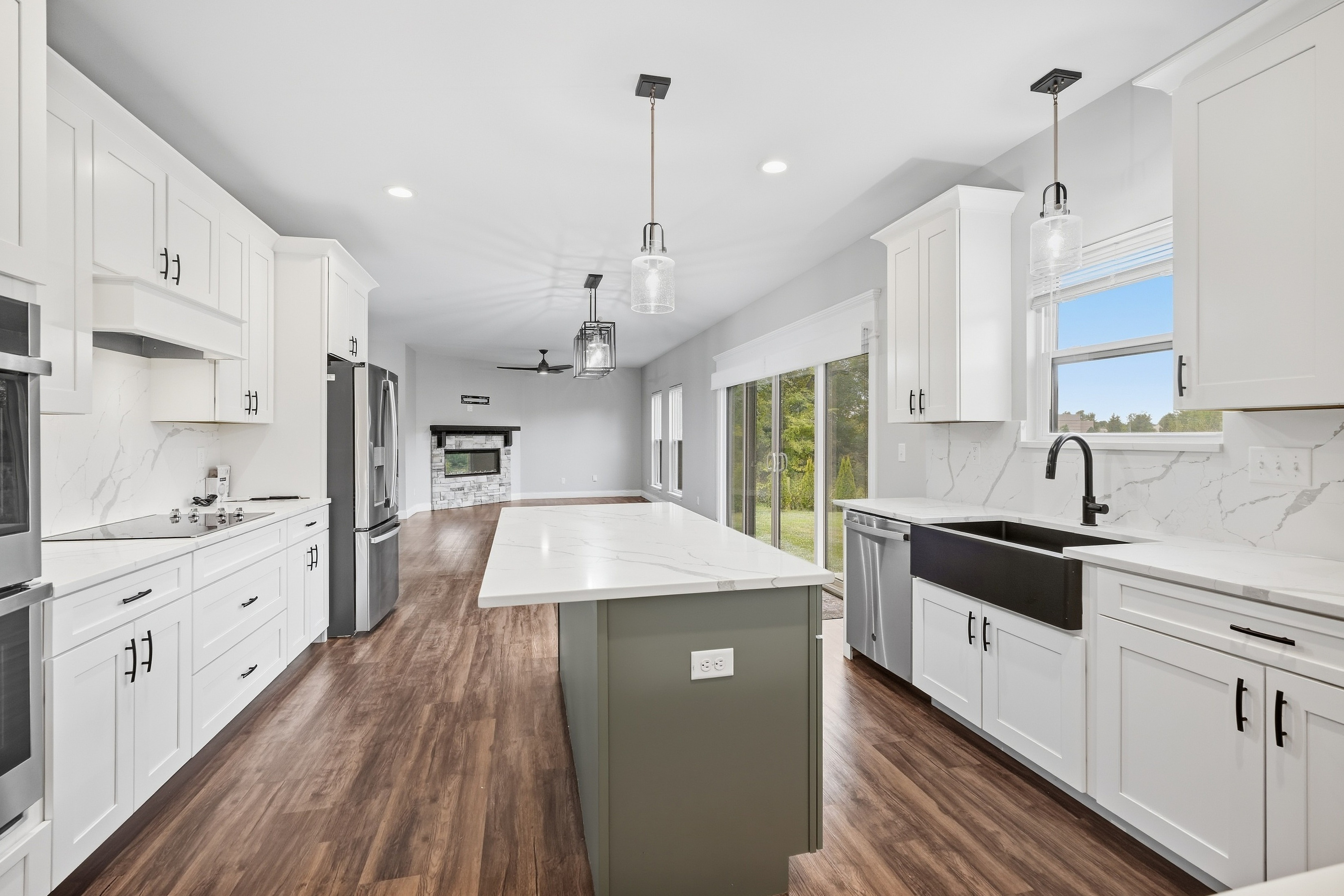 Photo 2 of 39 of 1623 Oglesby Dr, Edwardsville, IL