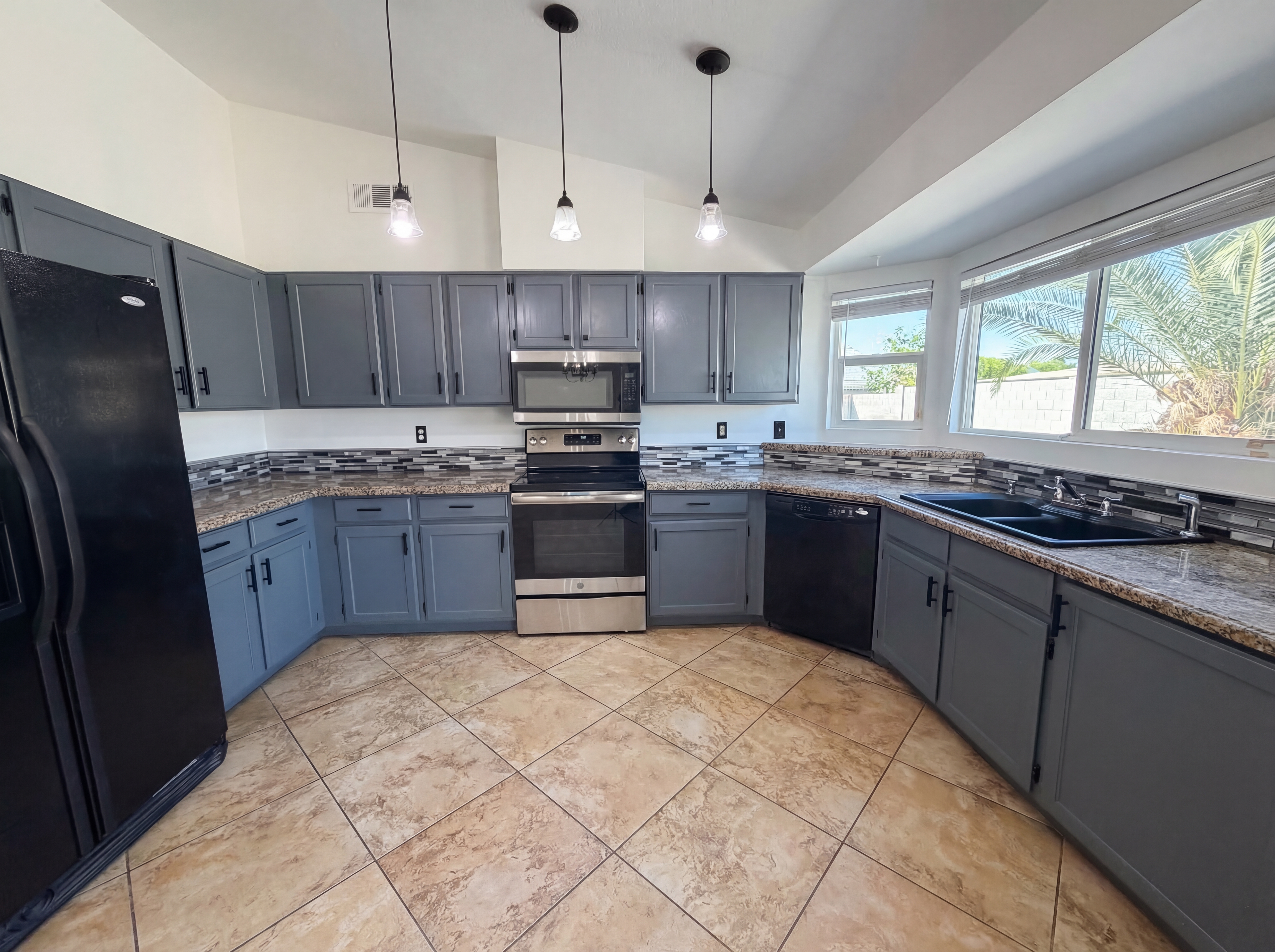 Photo 2 of 25 of 1802 N 89th Ave, Phoenix, AZ