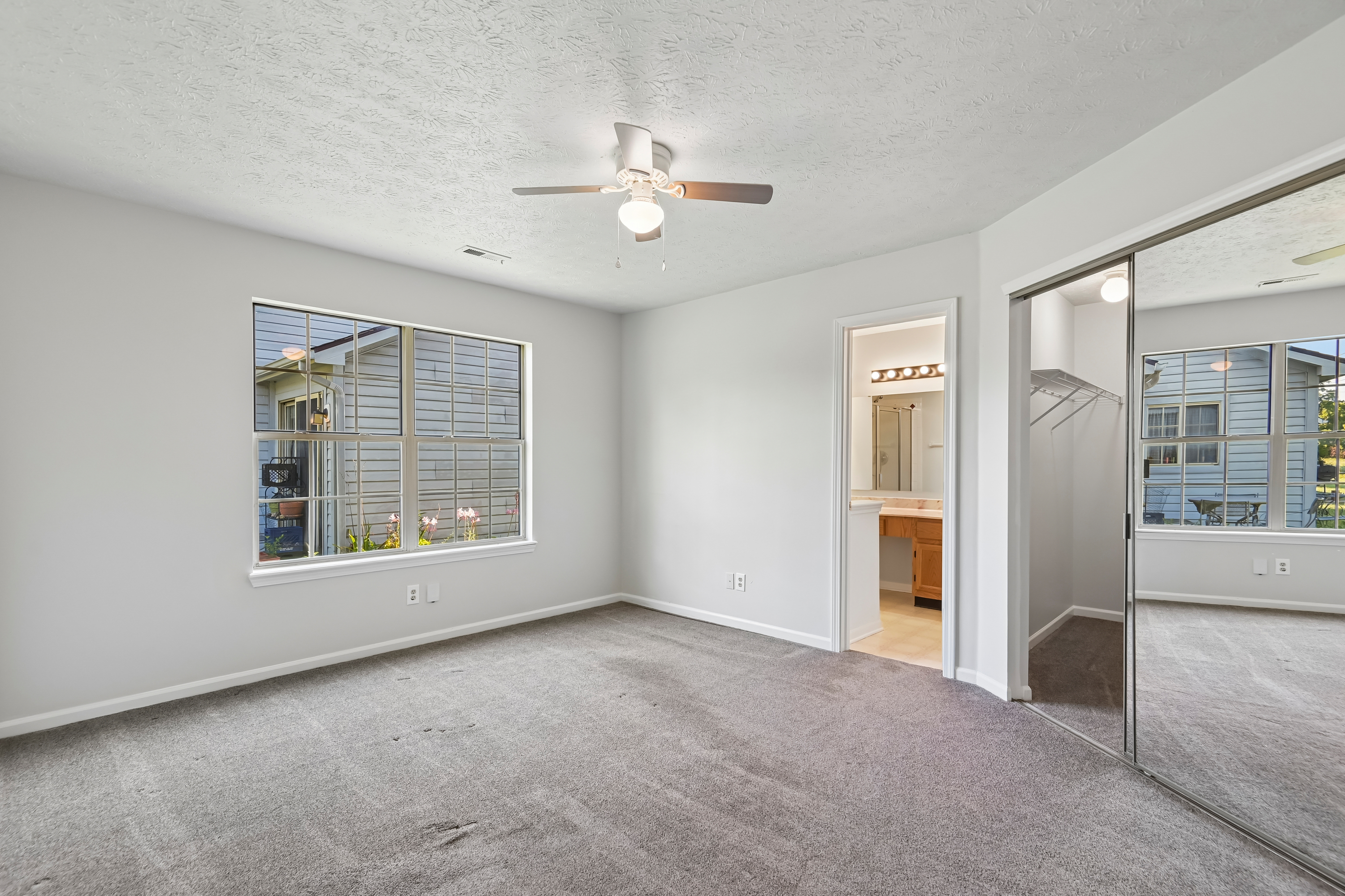 Photo 5 of 39 of 5654 Crown Vetch Pl, Indianapolis, IN