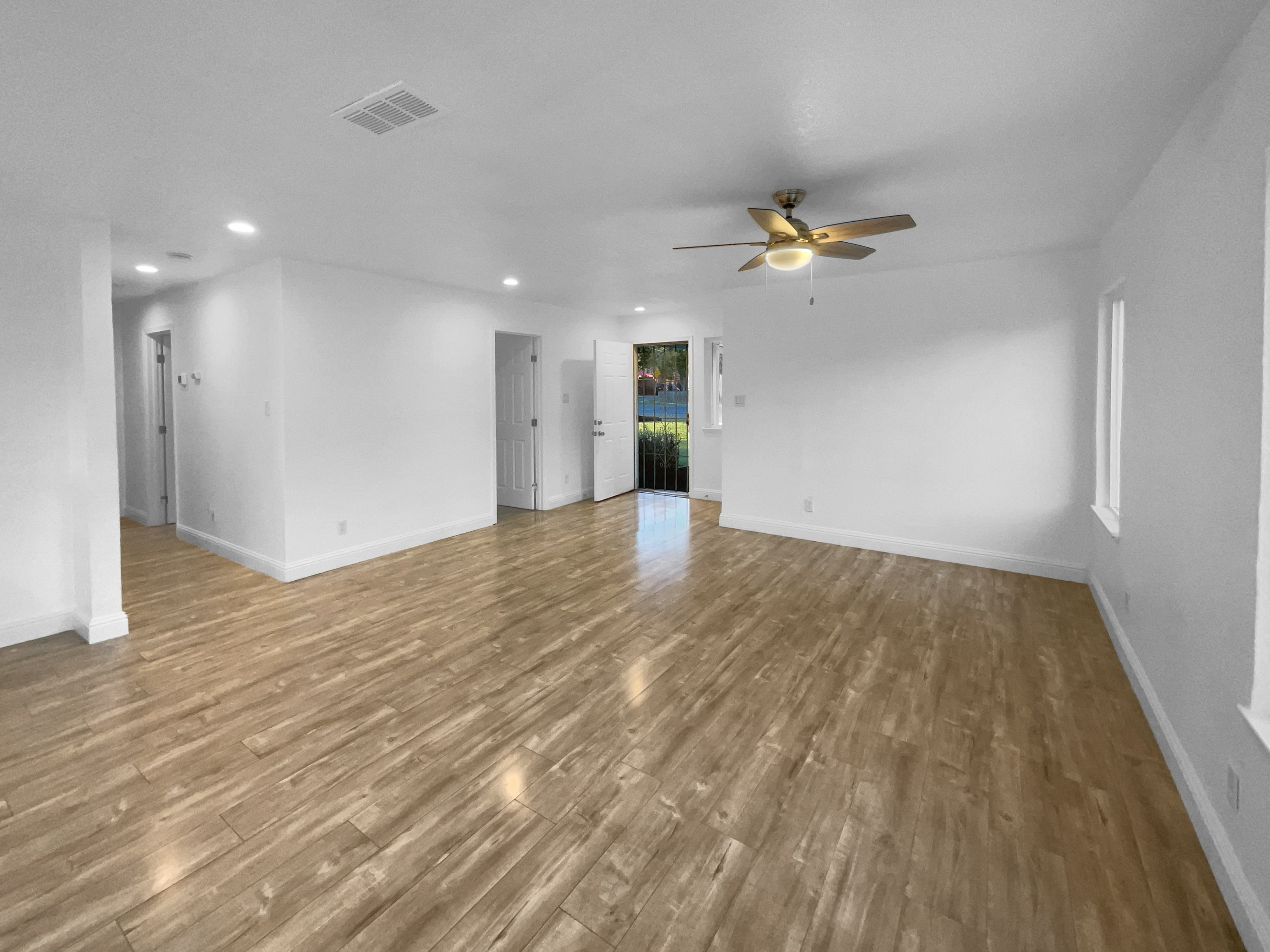 Photo 4 of 22 of 1109 Frienza Ave, Sacramento, CA