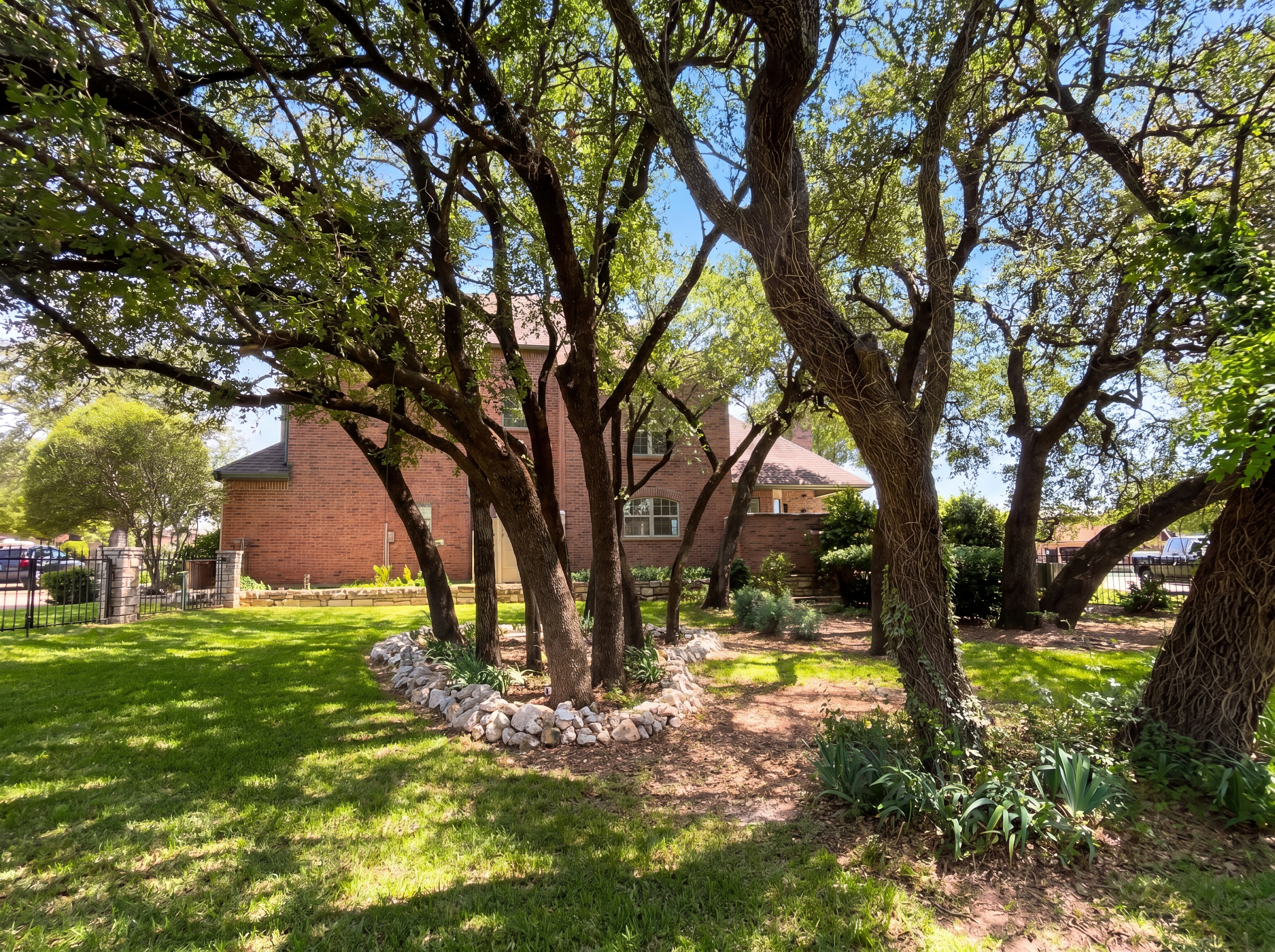 Photo 5 of 38 of 4201 Bluff View Dr, Granbury, TX