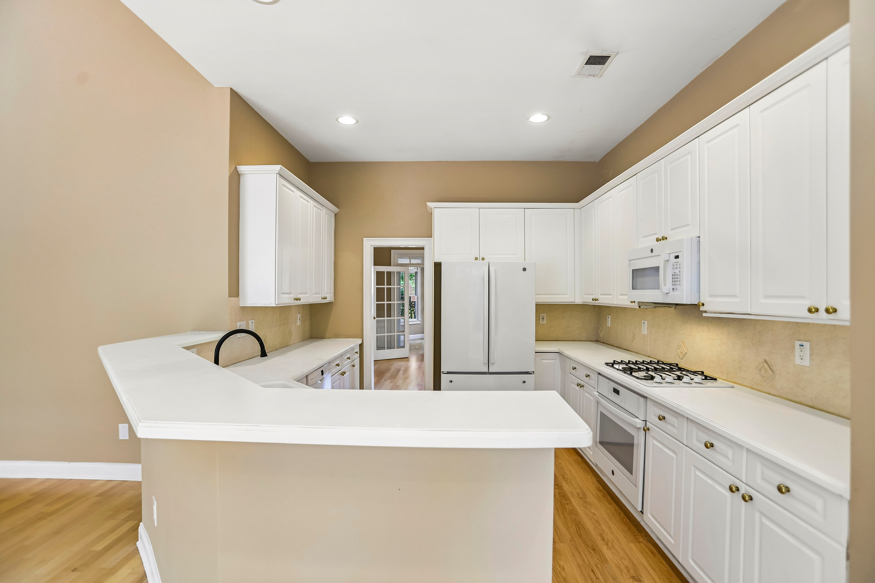 Photo 33 of 38 of 3054 Montclair Cir SE, Smyrna, GA