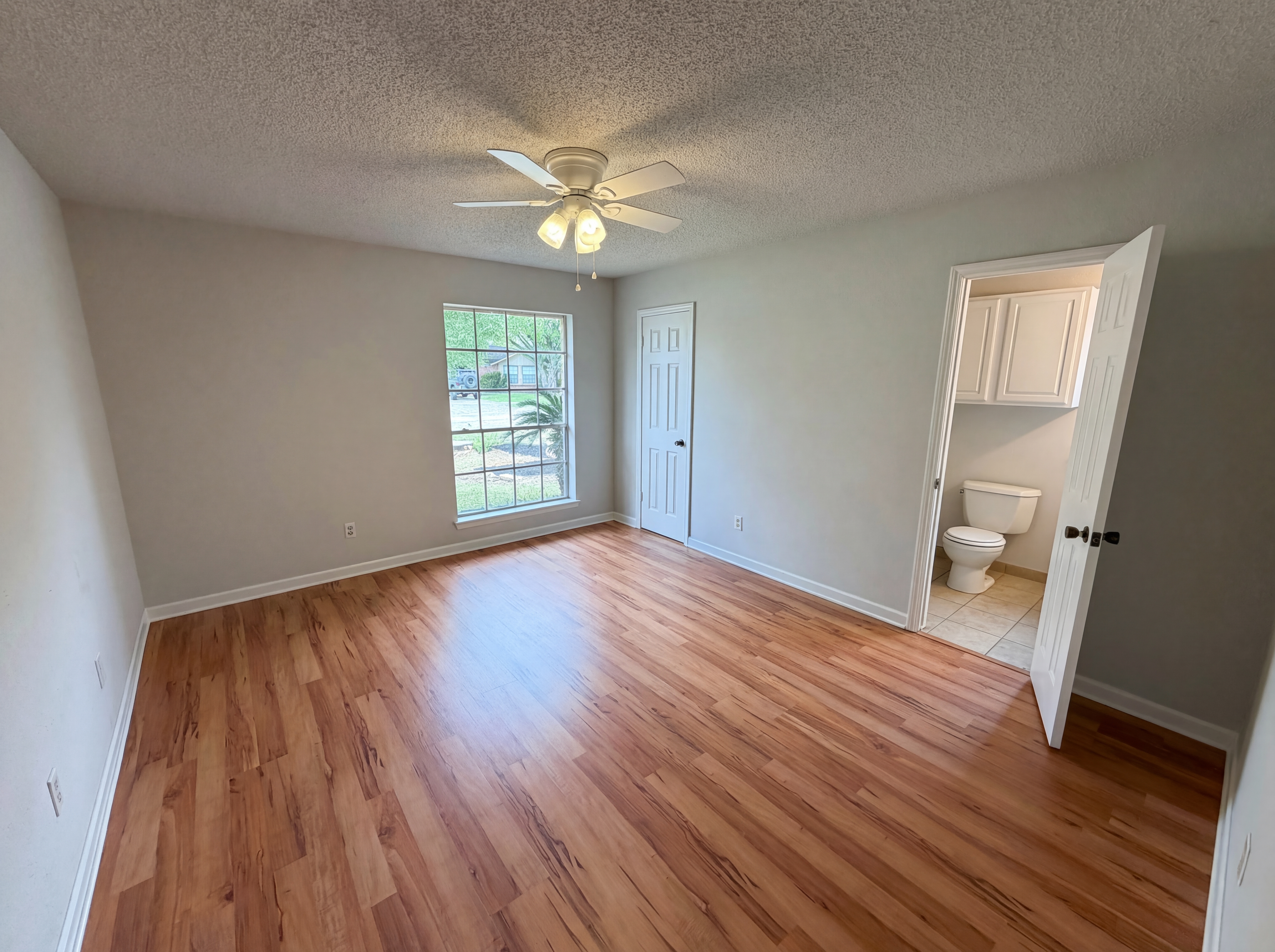 Photo 4 of 21 of 1902 New Orleans St, Deer Park, TX