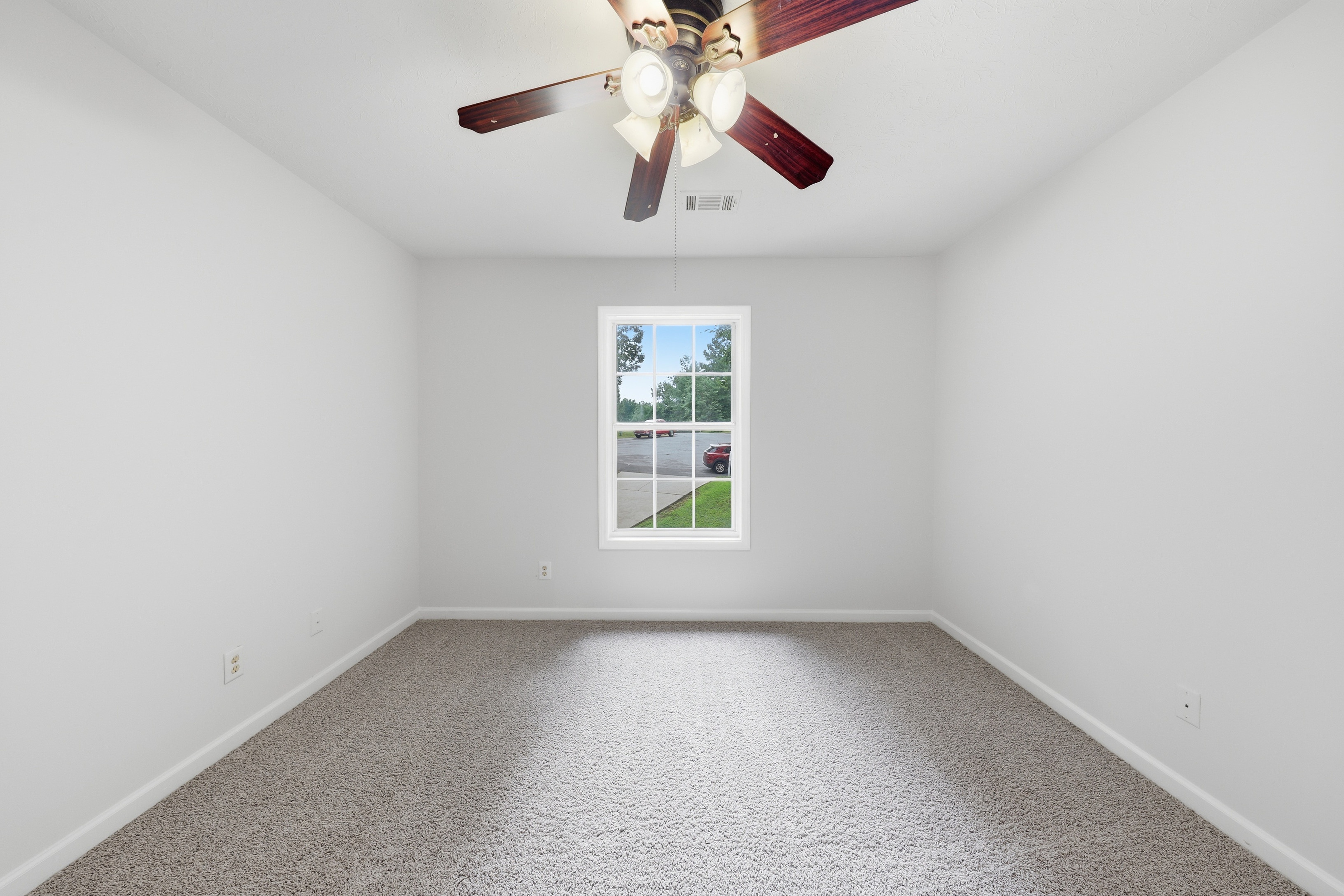 Photo 19 of 39 of 208 Foxdale Ct, Lagrange, GA