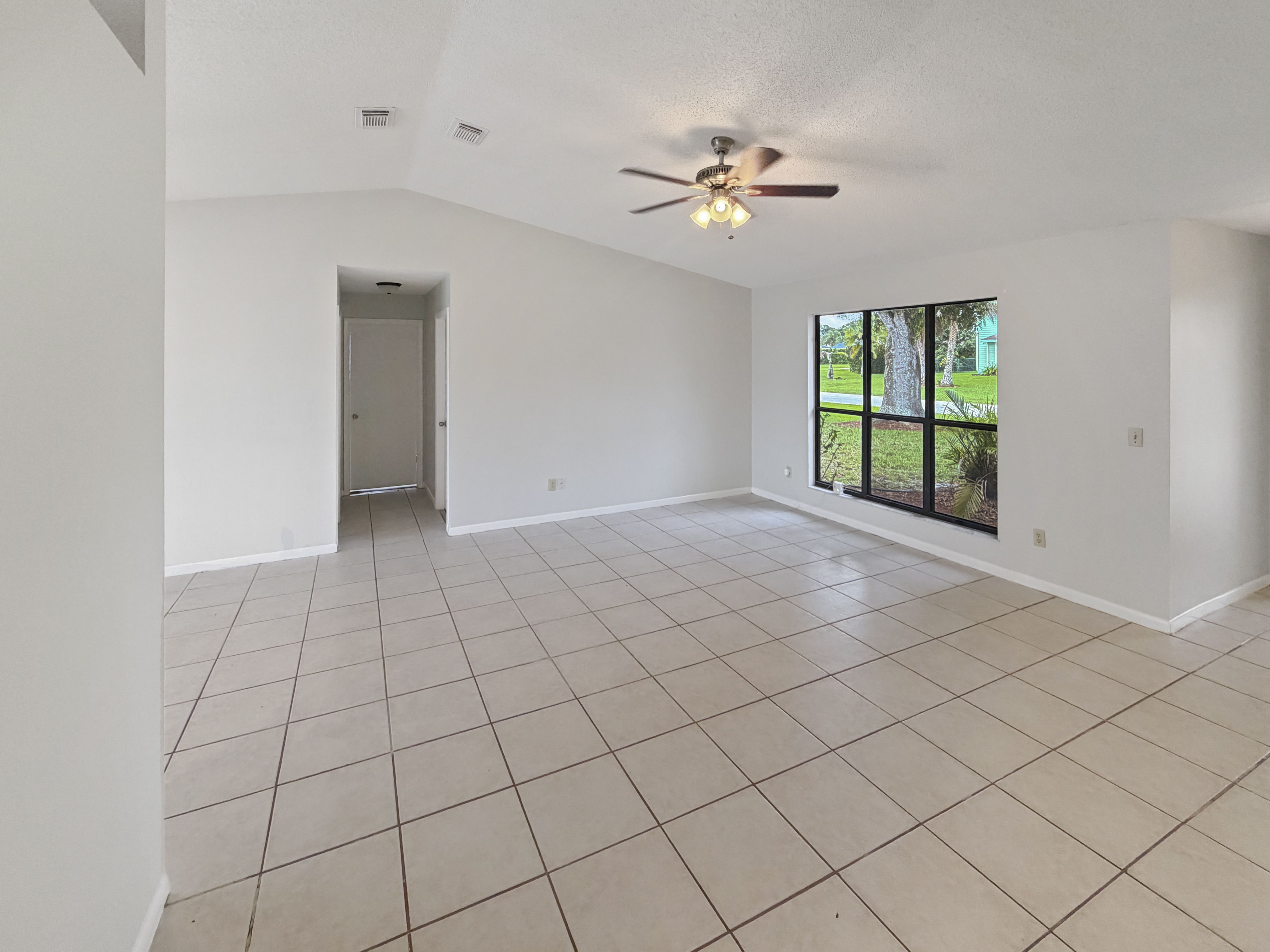 Photo 19 of 38 of 2305 SW Fern Cir, Port Saint Lucie, FL