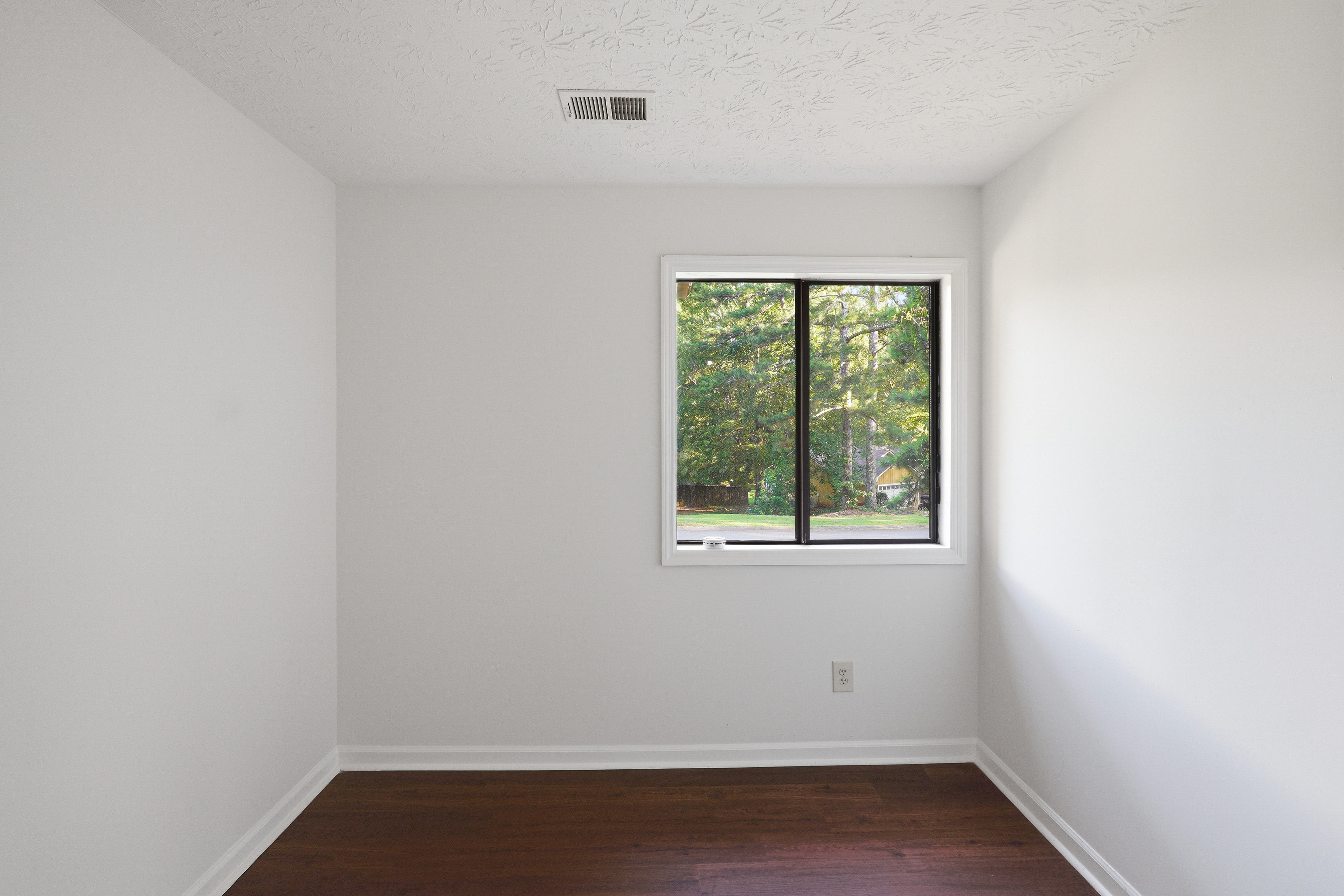 Photo 11 of 33 of 140 Forrest Brook Dr, Palmetto, GA