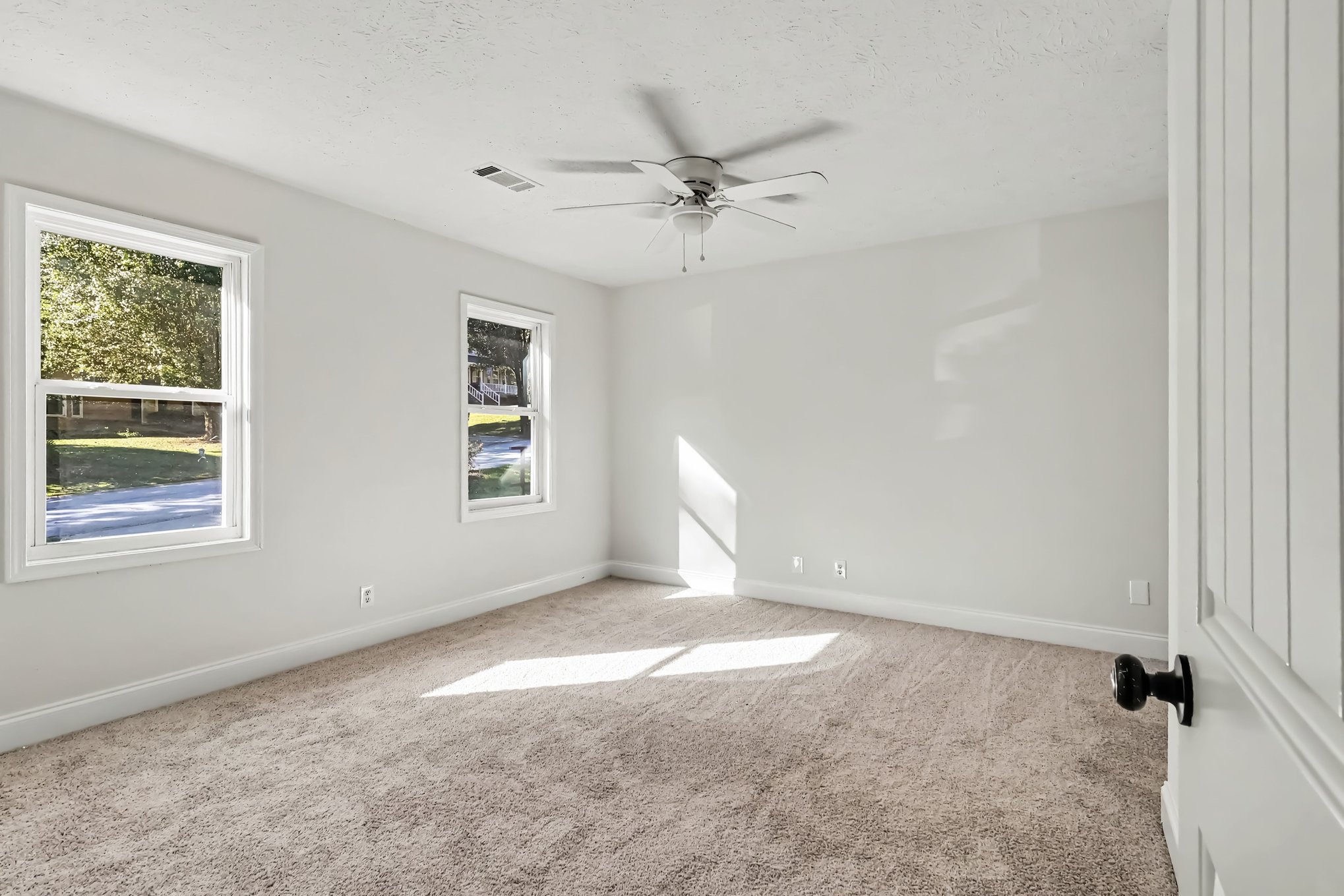 Photo 16 of 22 of 2888 Carrousel Ct, Stone Mountain, GA