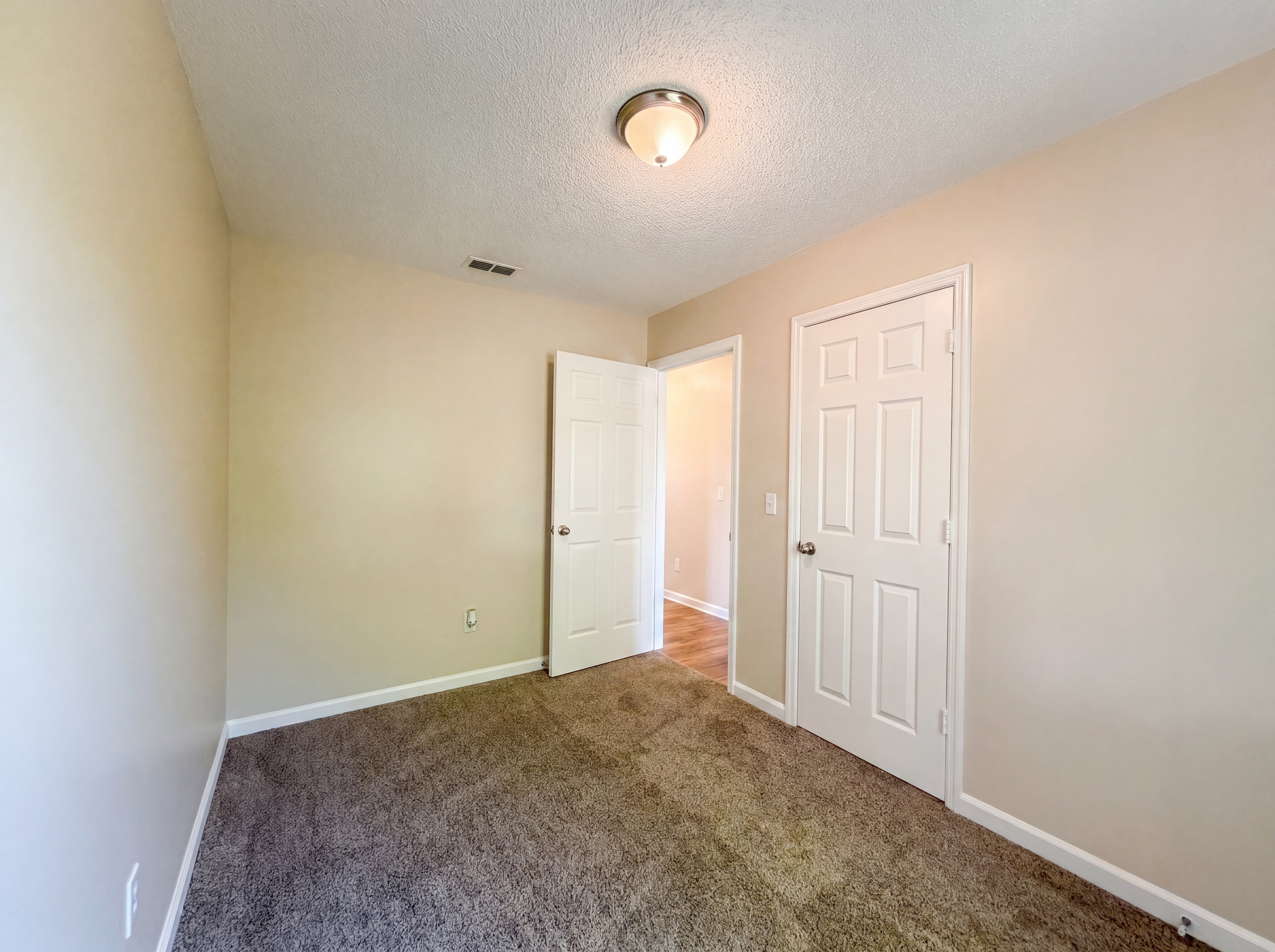 Photo 12 of 17 of 104 Frontier Ln, La Vergne, TN