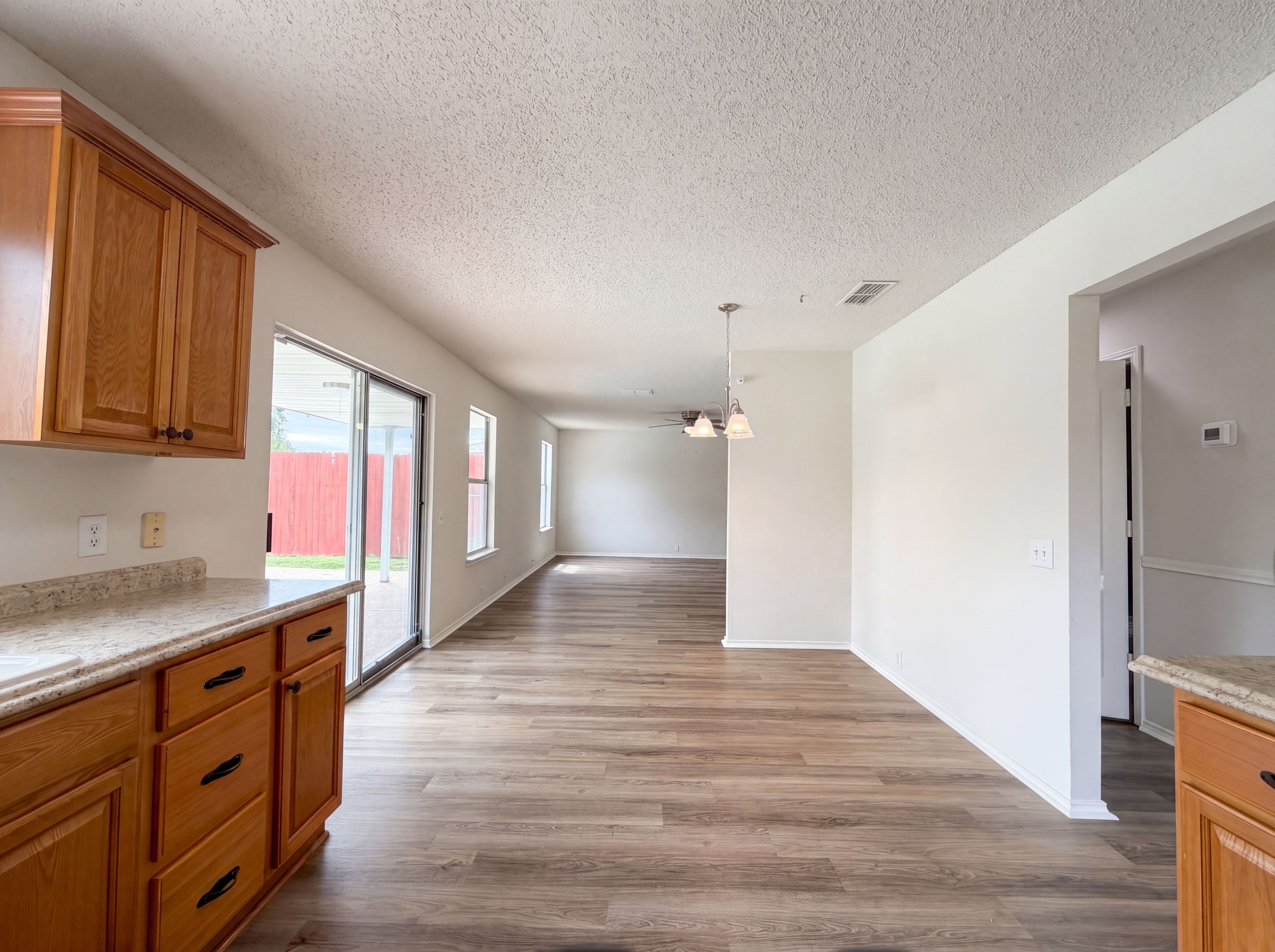 Photo 8 of 19 of 7001 Edmundson Dr, Arlington, TX