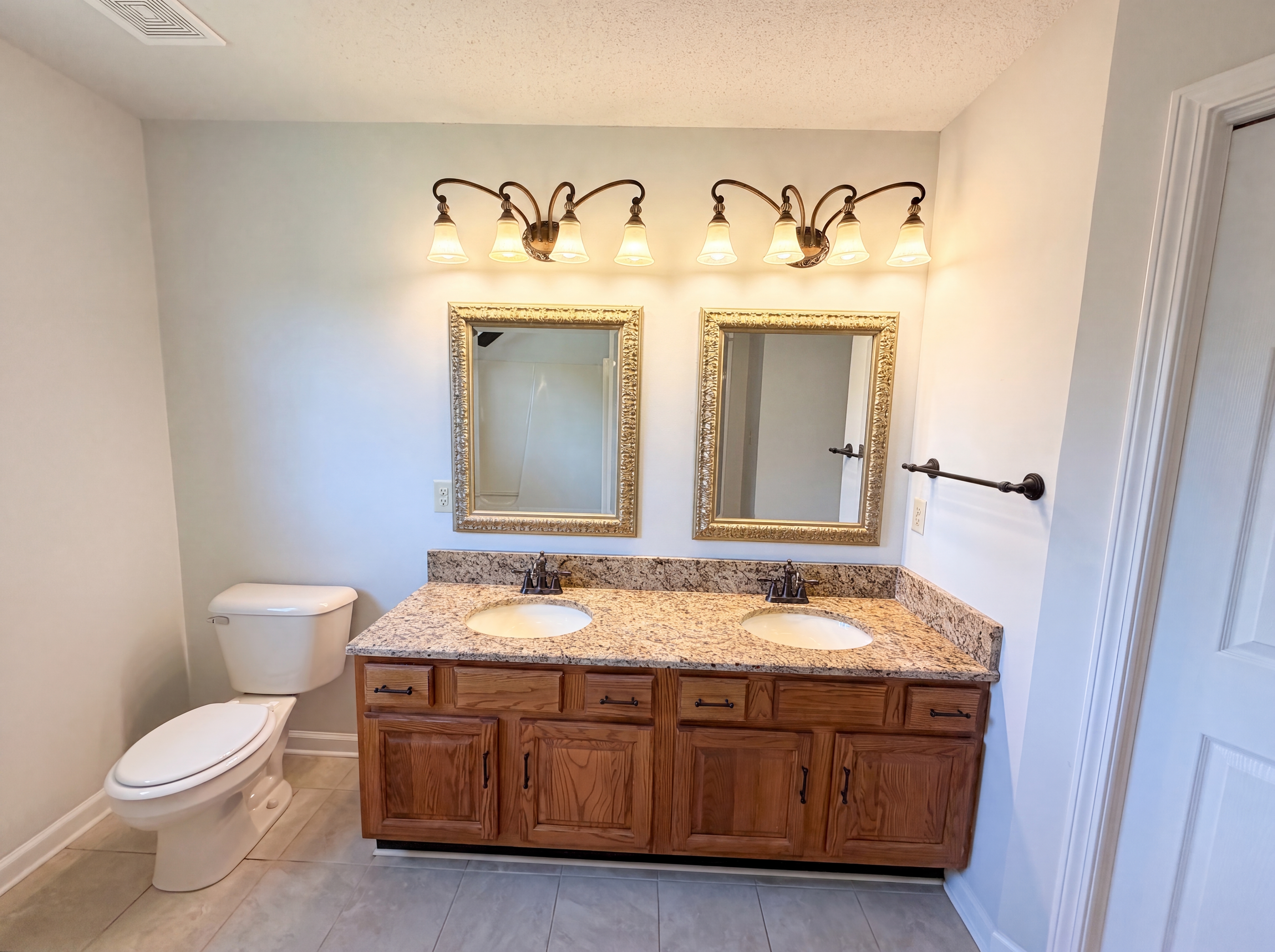 Photo 14 of 24 of 1117 Thornberry Dr, Clarksville, TN