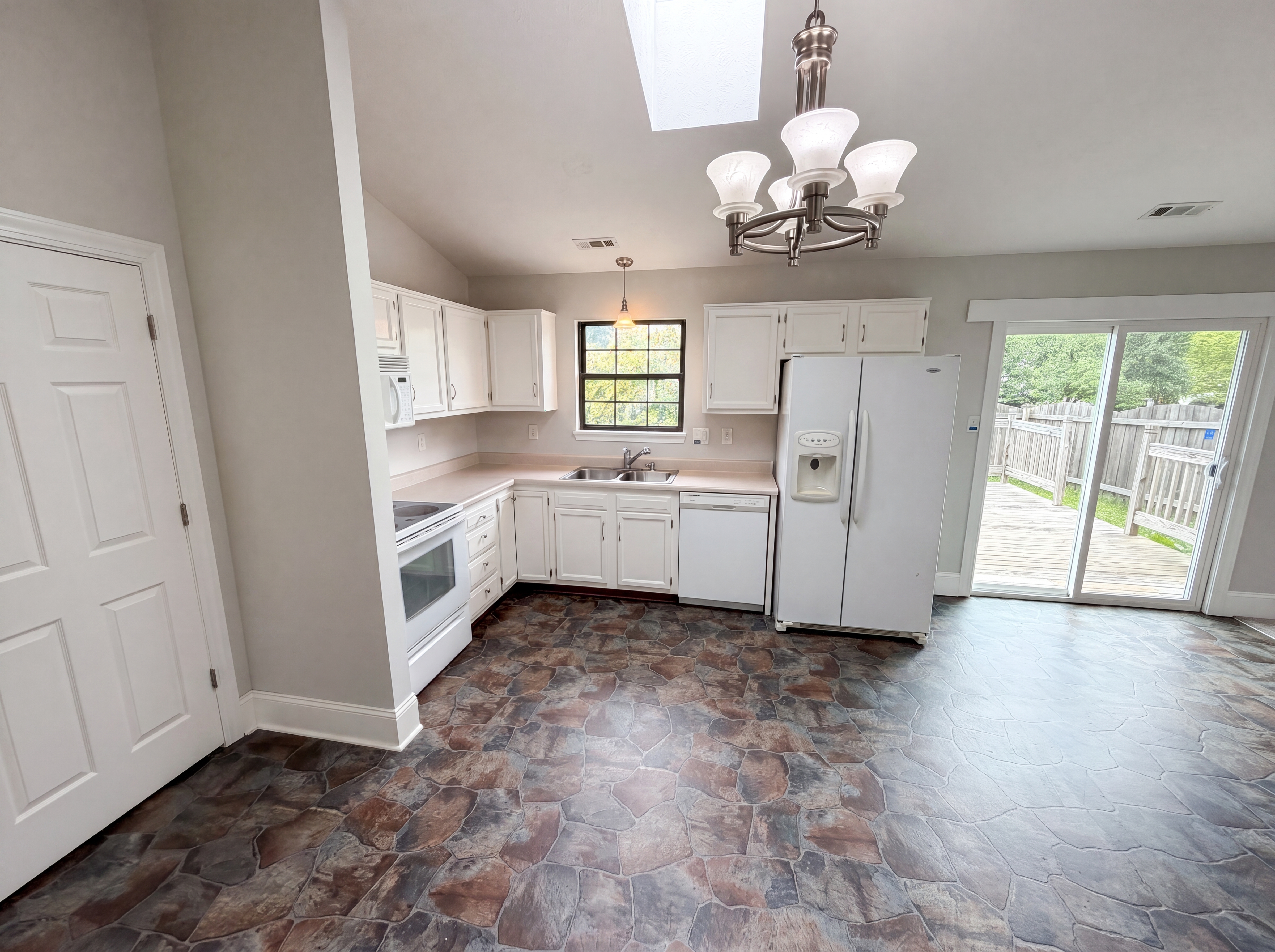 Photo 2 of 20 of 8058 Cherrybark Dr, Indianapolis, IN