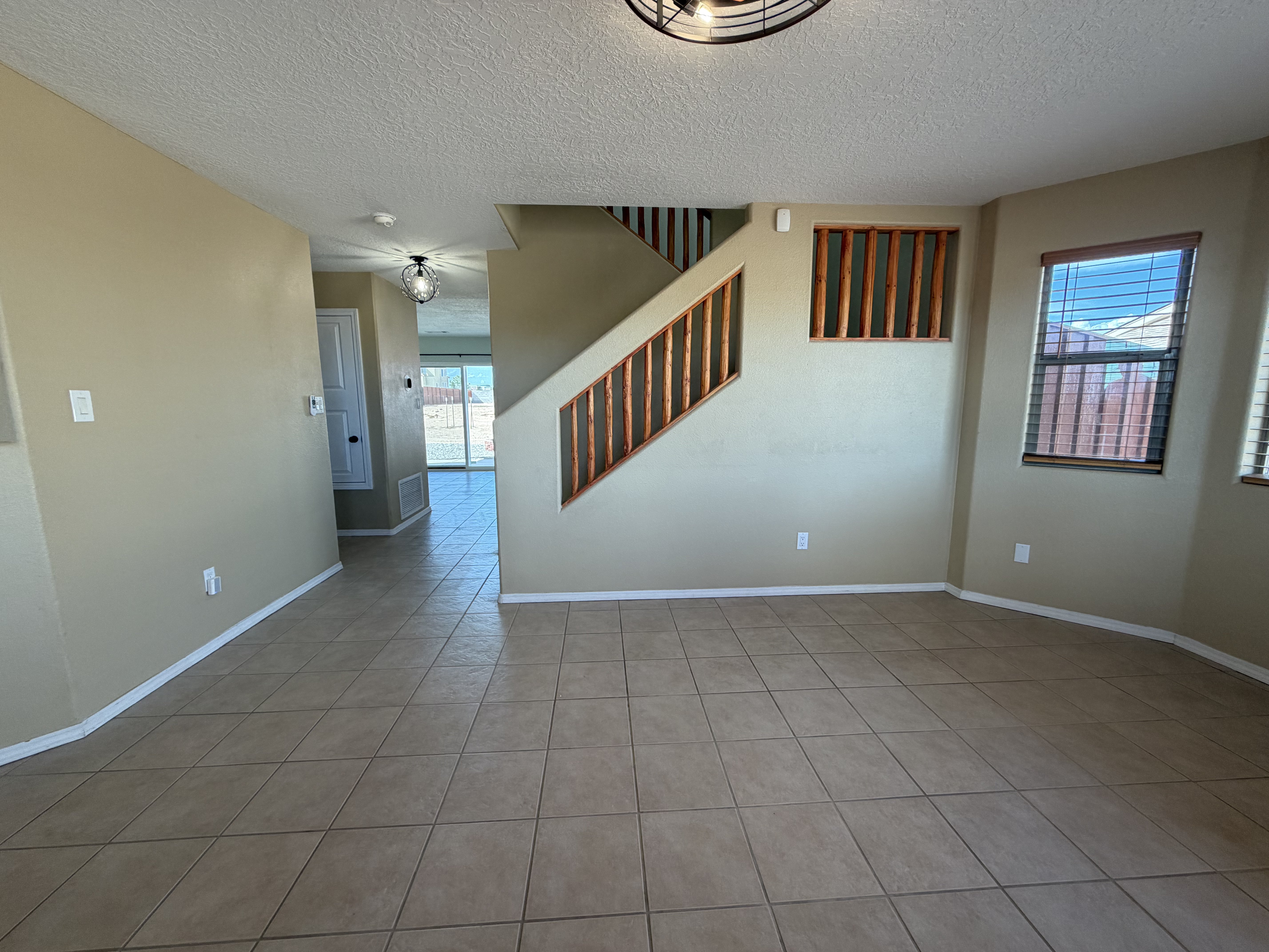Photo 3 of 31 of 4701 26th Ave NE, Rio Rancho, NM